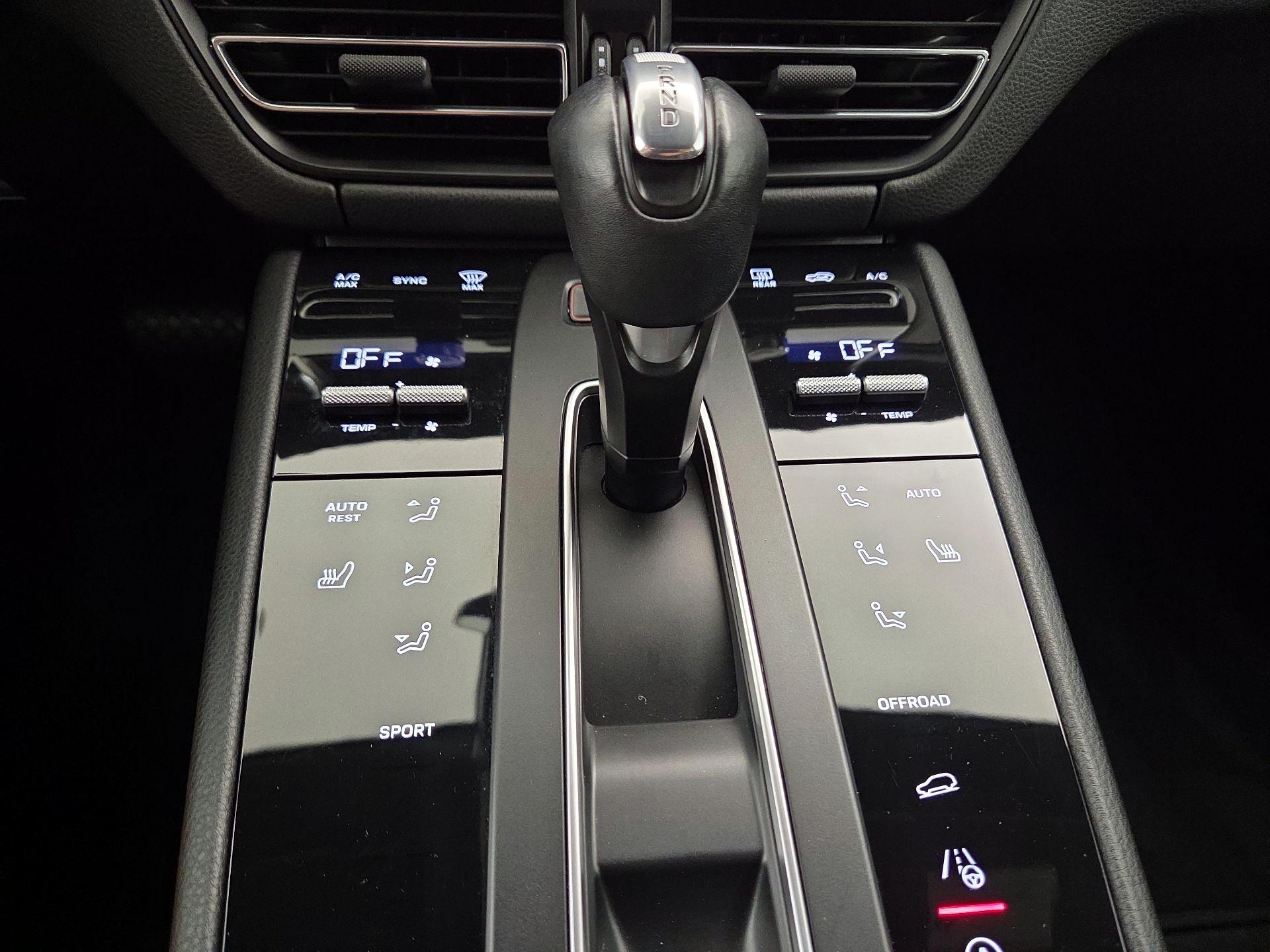 Thumbnail: 2023 Porsche Macan - 18