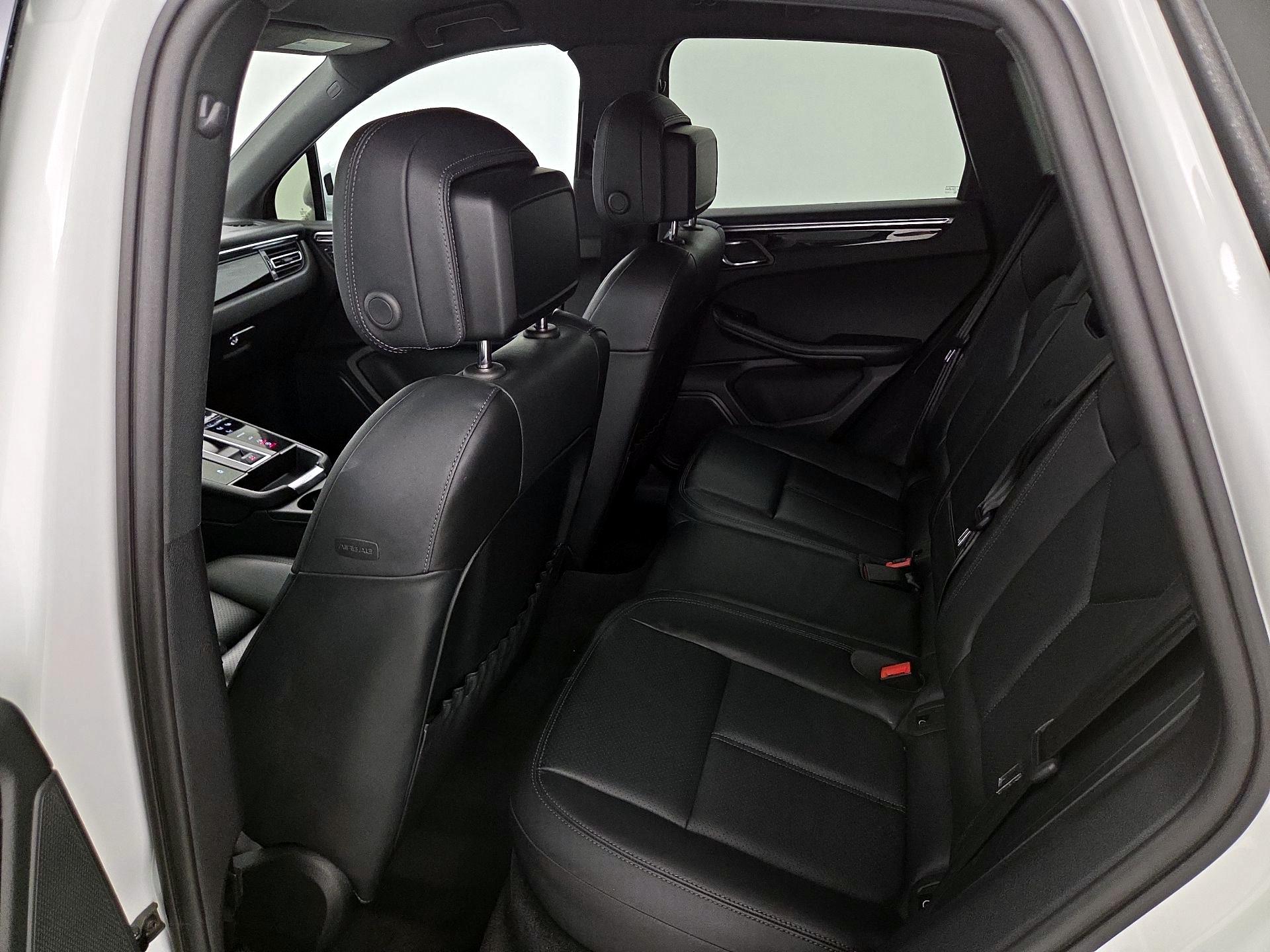 Thumbnail: 2023 Porsche Macan - 20