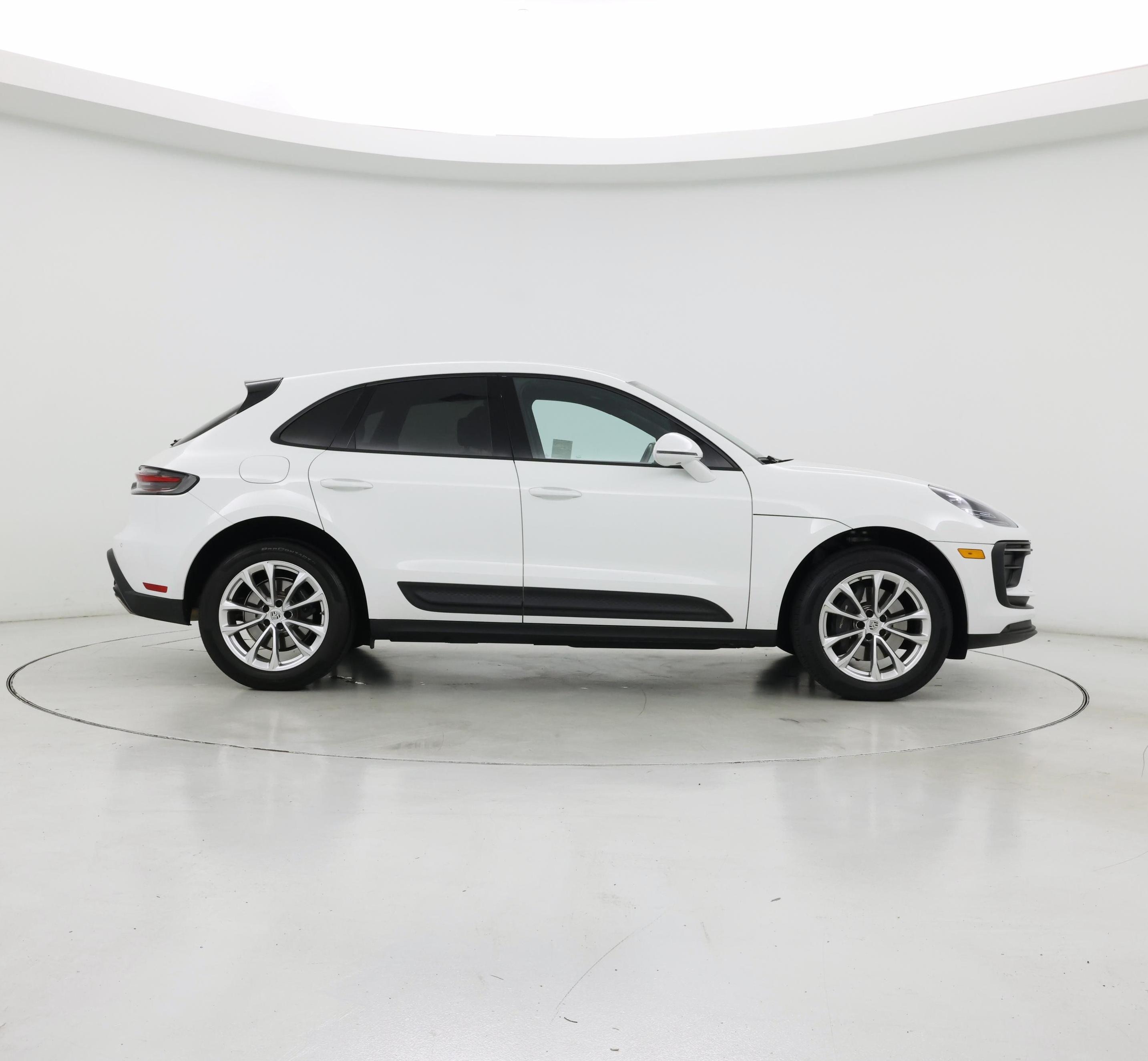 Thumbnail: 2023 Porsche Macan - 7