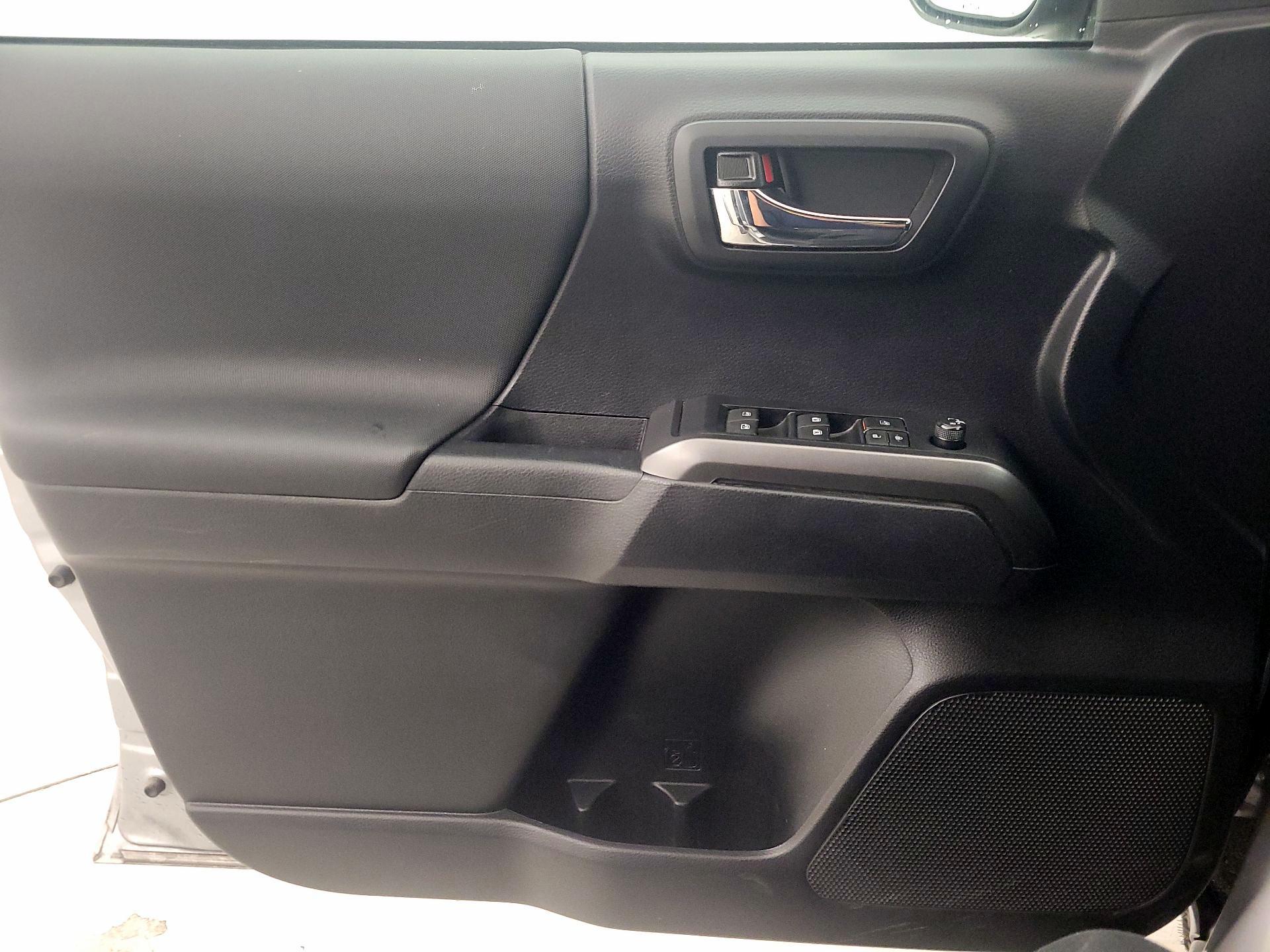 Thumbnail: 2020 Toyota Tacoma - 12