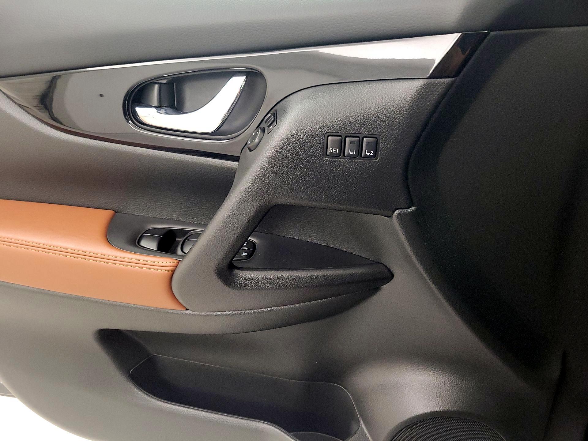 Thumbnail: 2019 Nissan Rogue - 12