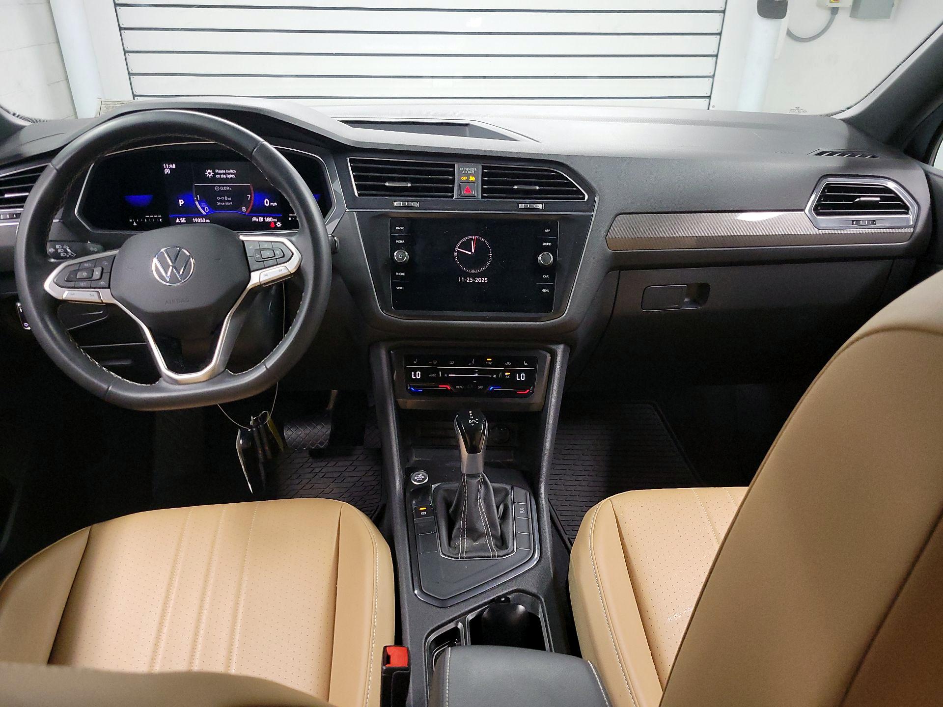 Thumbnail: 2022 Volkswagen Tiguan - 9