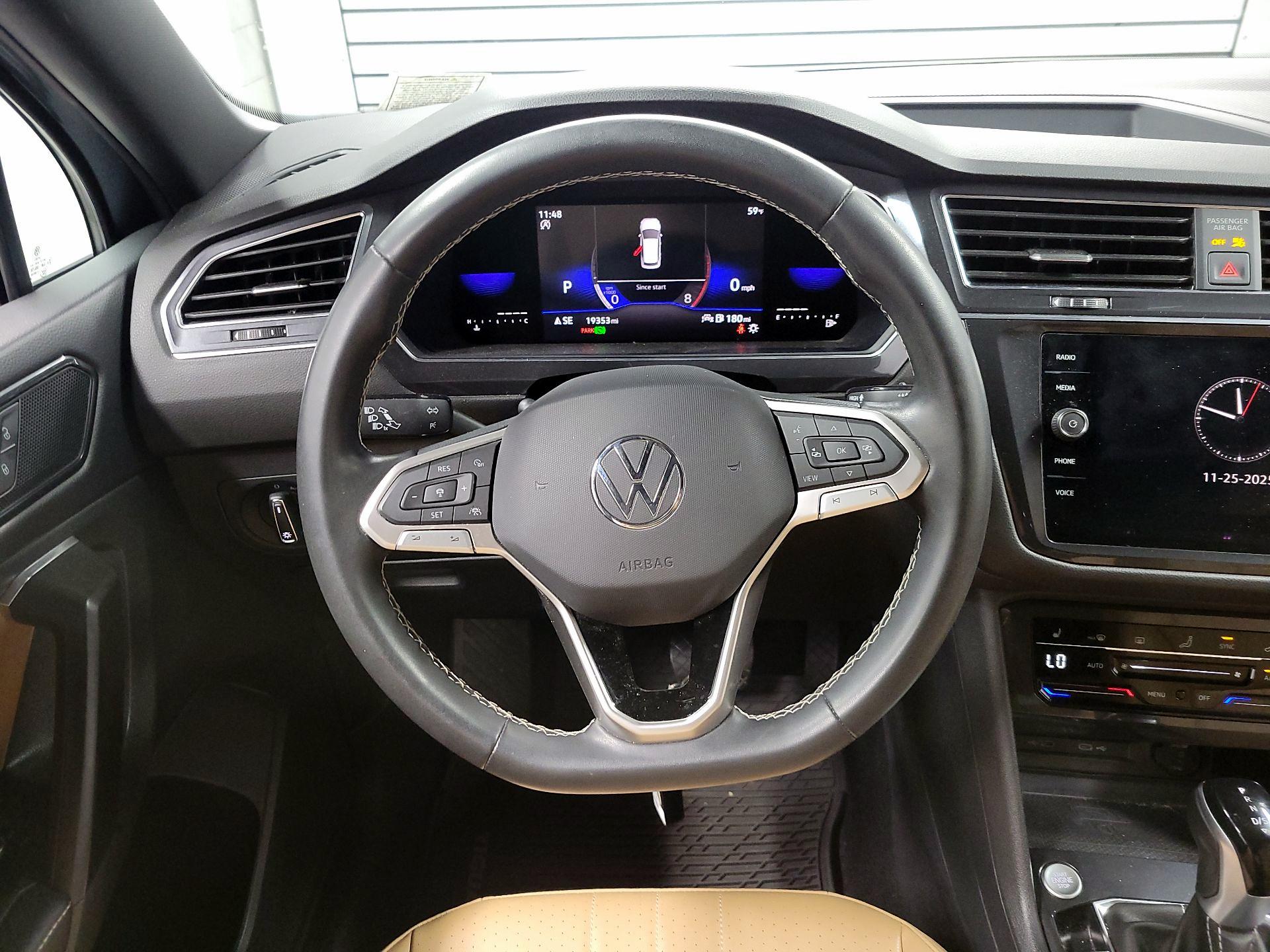 Thumbnail: 2022 Volkswagen Tiguan - 10