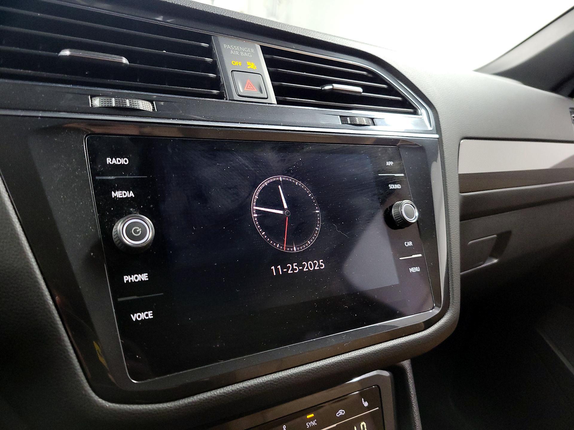 Thumbnail: 2022 Volkswagen Tiguan - 15