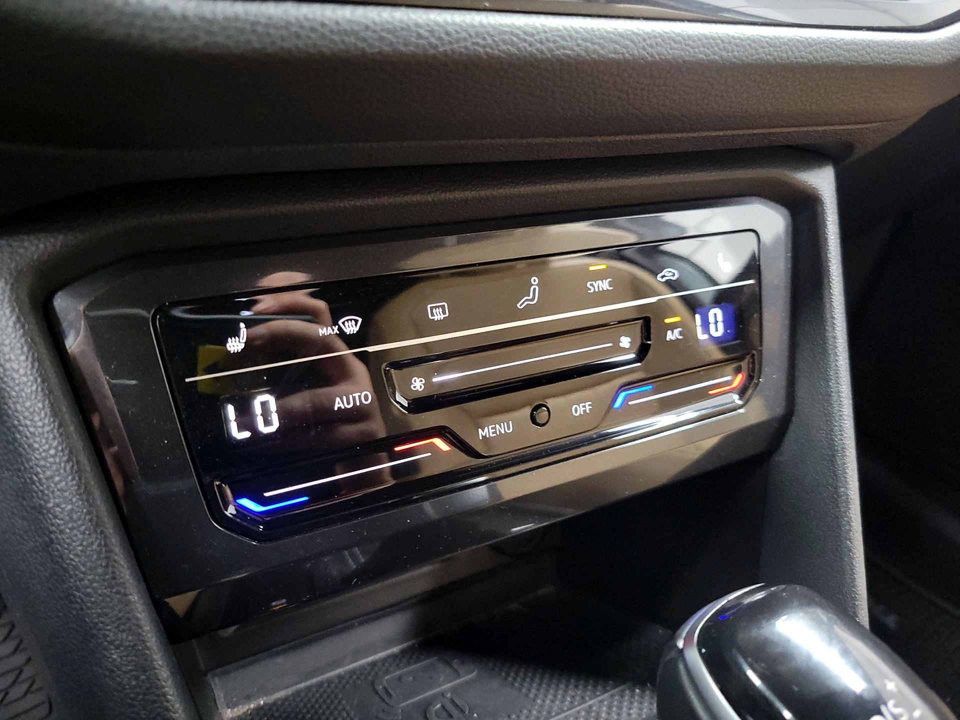 Thumbnail: 2022 Volkswagen Tiguan - 16