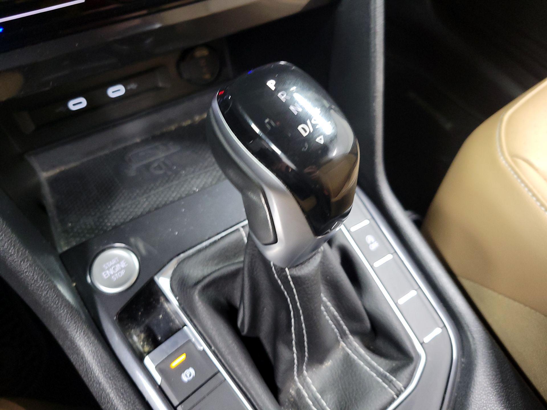 Thumbnail: 2022 Volkswagen Tiguan - 17