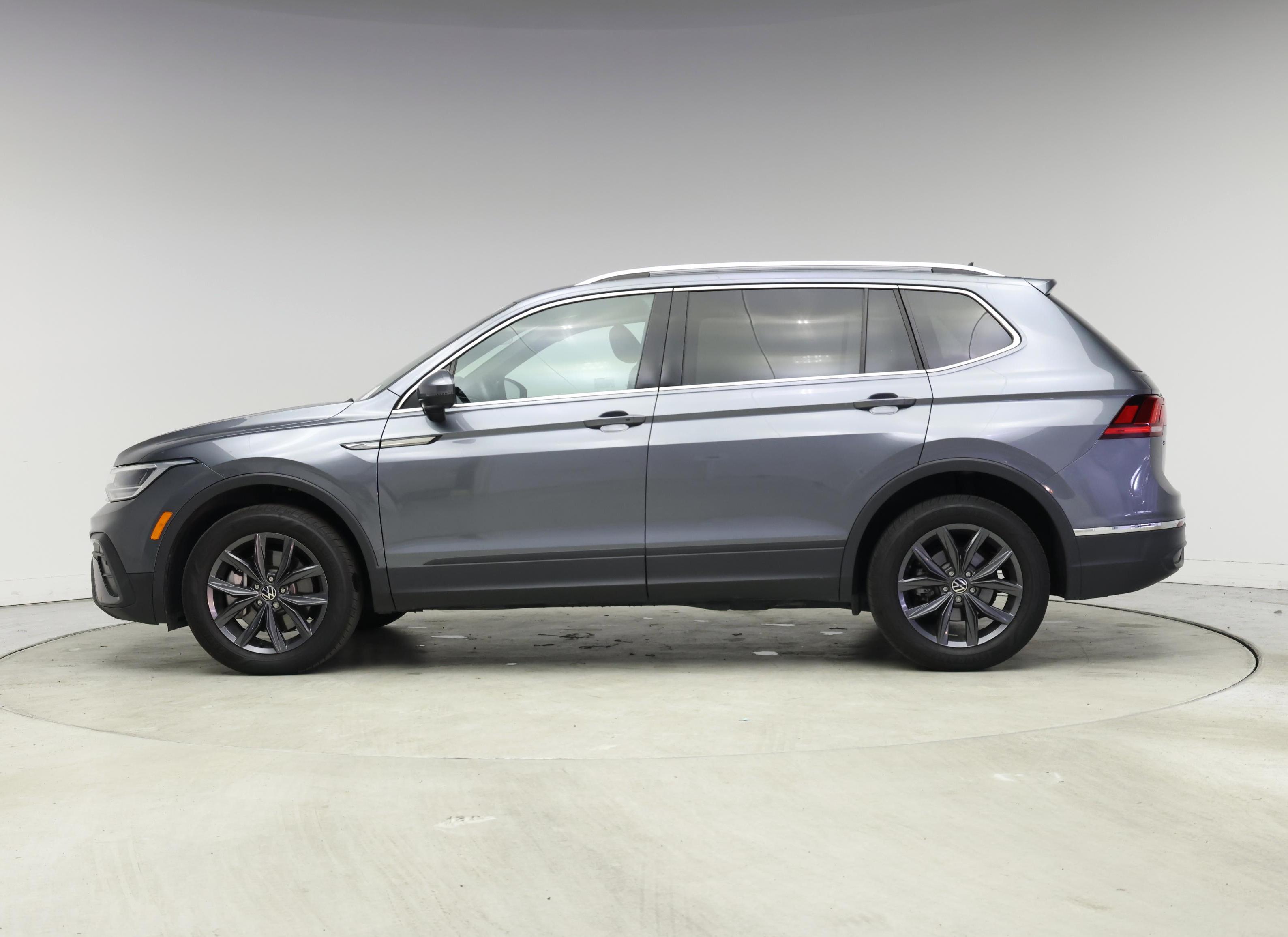 Thumbnail: 2022 Volkswagen Tiguan - 3