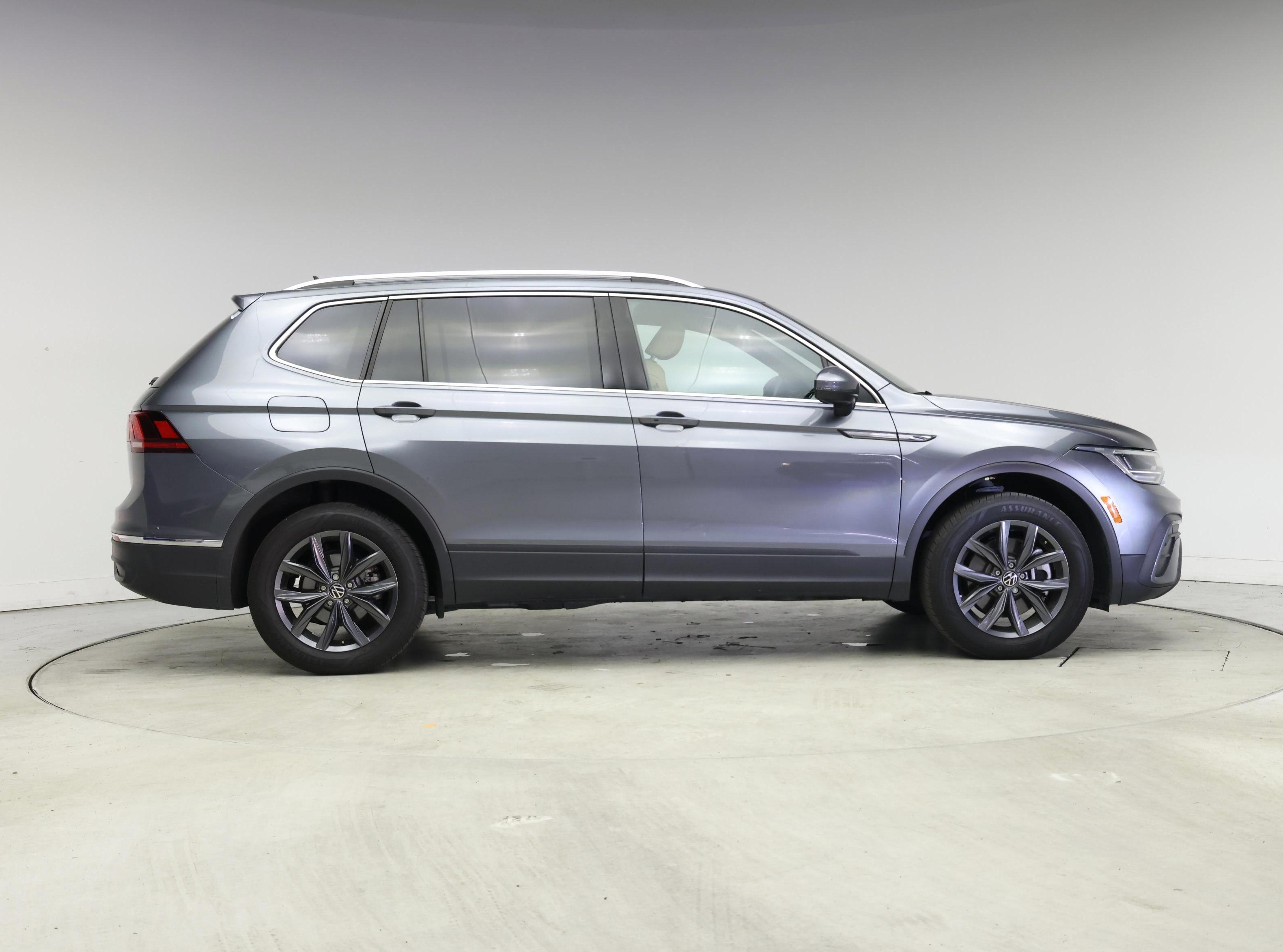 Thumbnail: 2022 Volkswagen Tiguan - 7