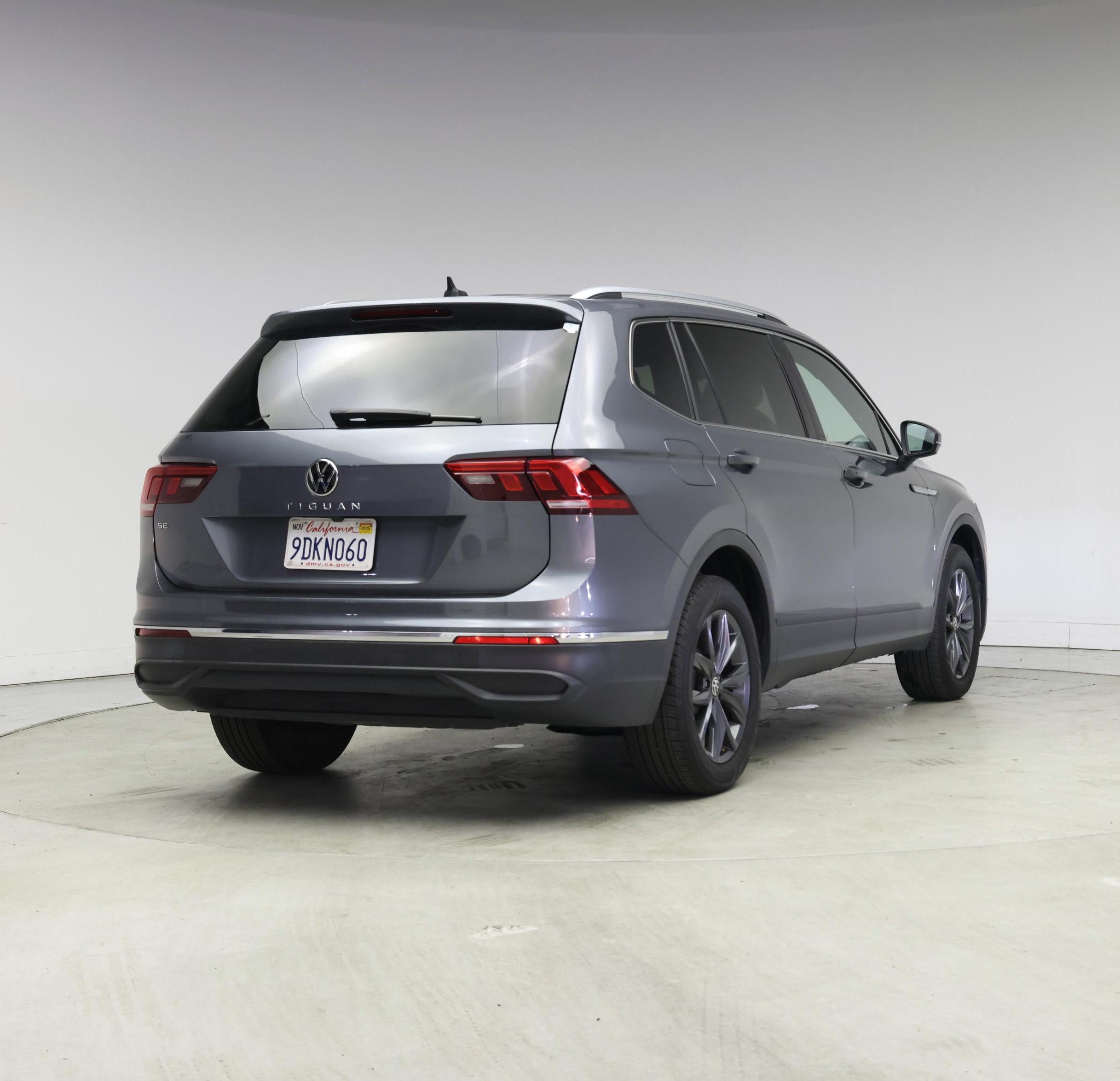 Thumbnail: 2022 Volkswagen Tiguan - 8