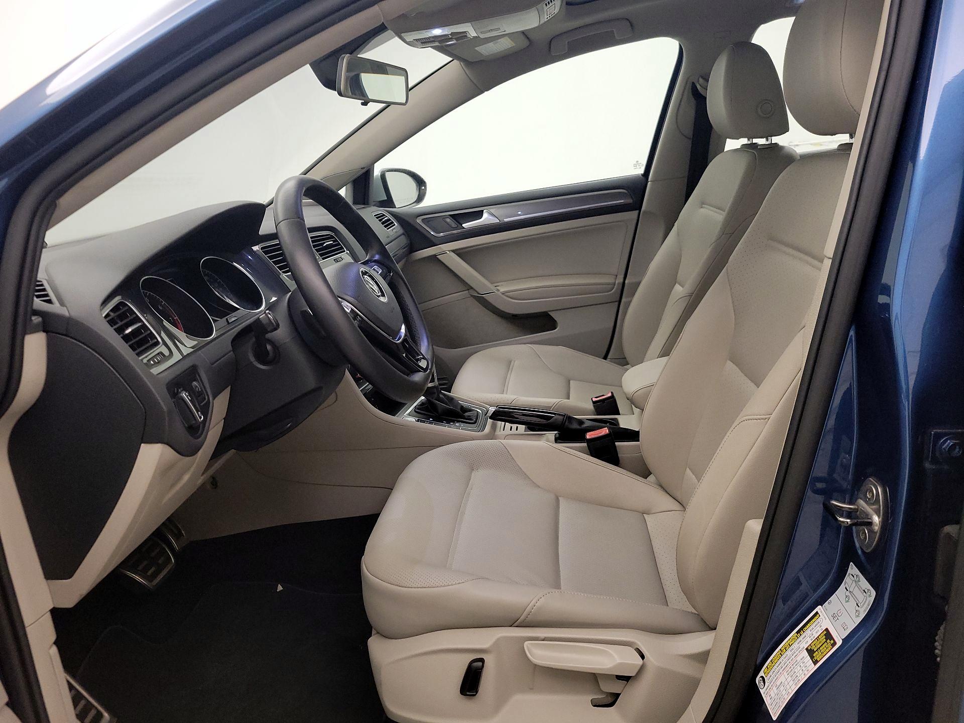 Thumbnail: 2017 Volkswagen Golf - 11