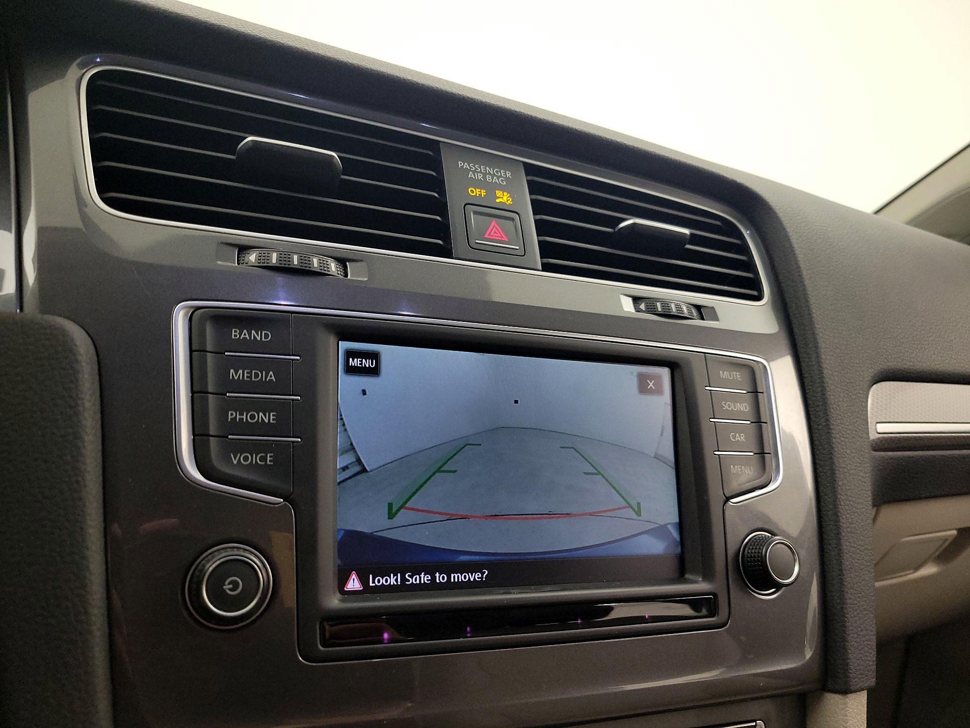 Thumbnail: 2017 Volkswagen Golf - 14