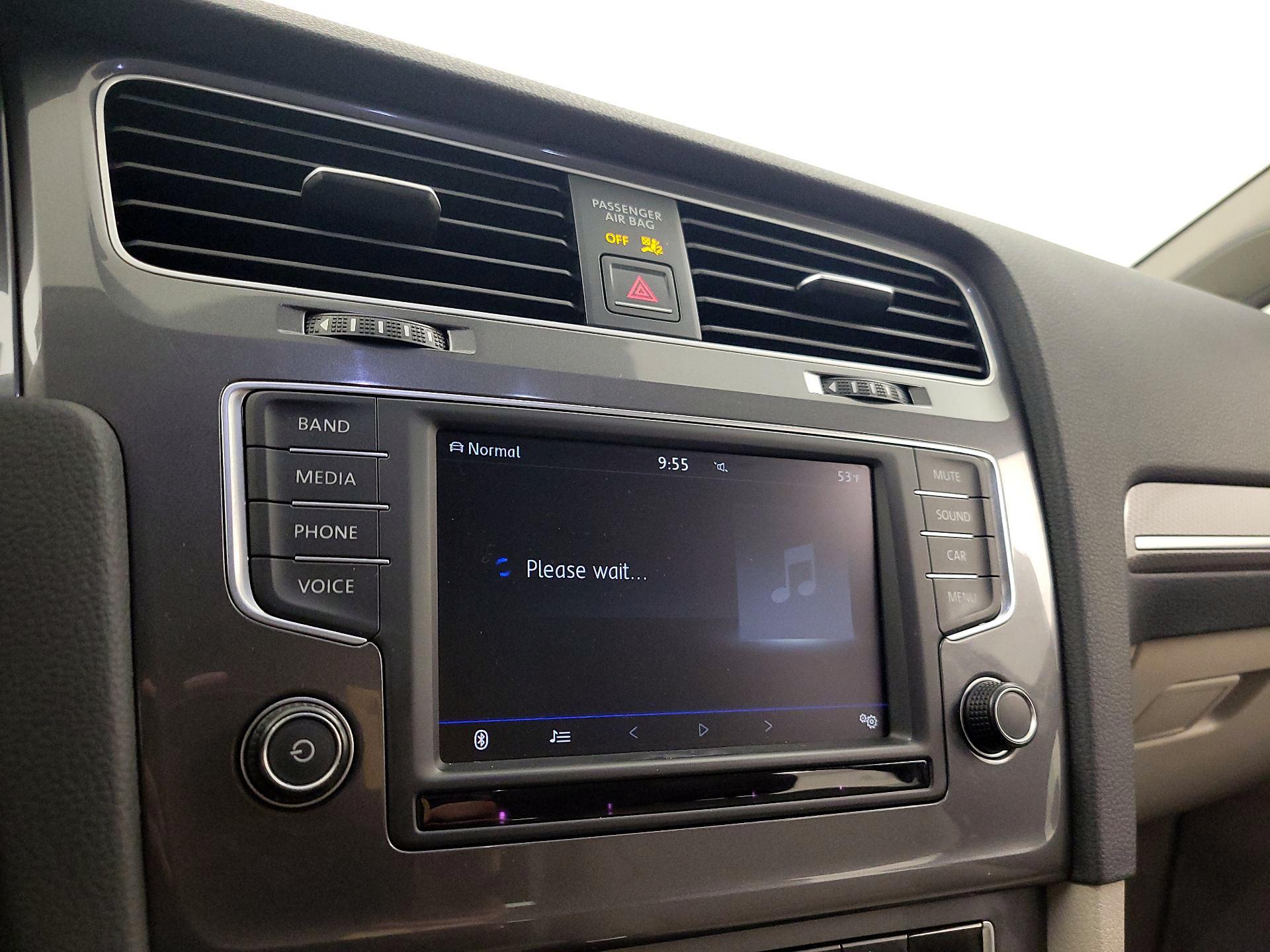 Thumbnail: 2017 Volkswagen Golf - 15