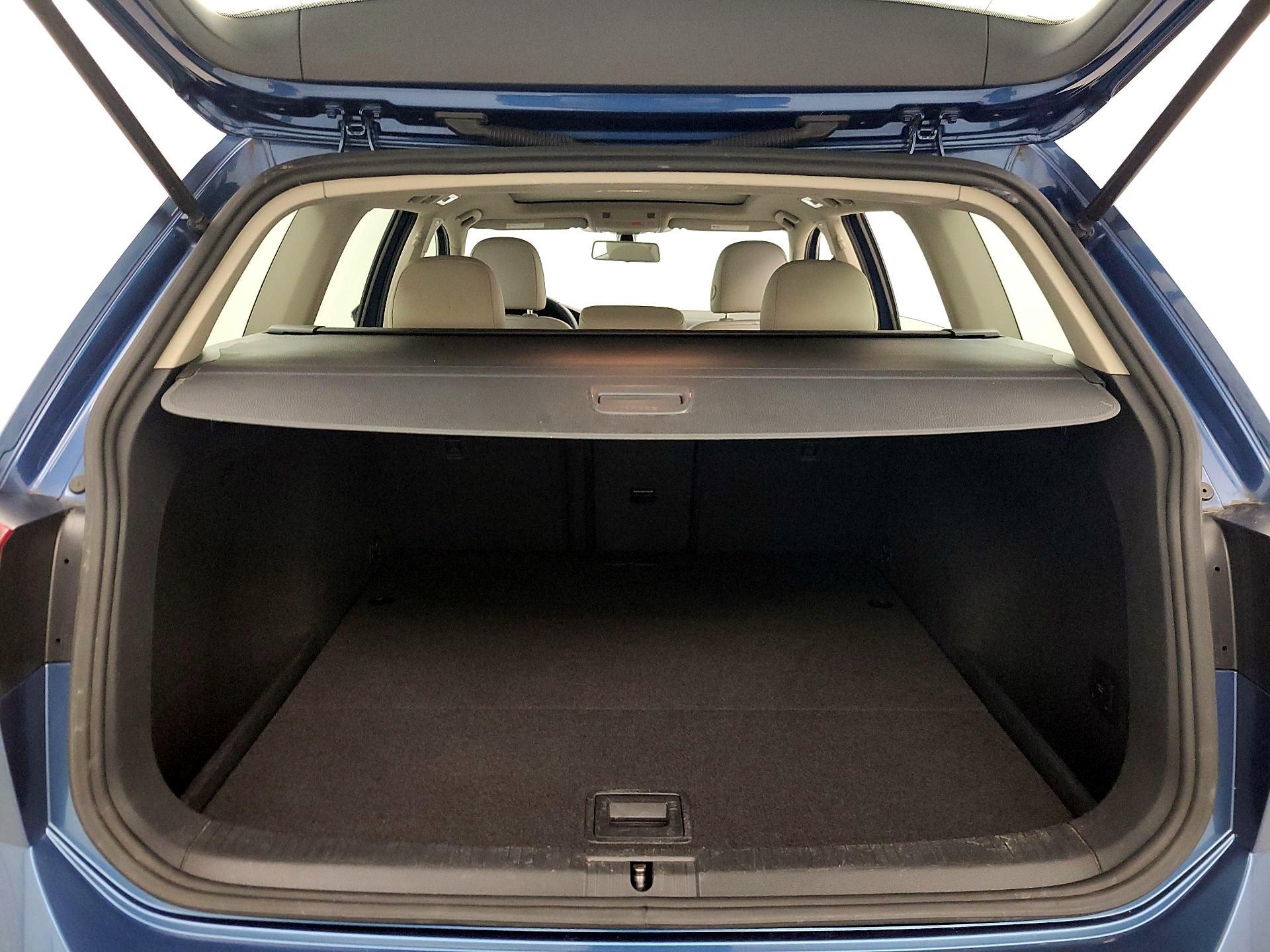 Thumbnail: 2017 Volkswagen Golf - 20