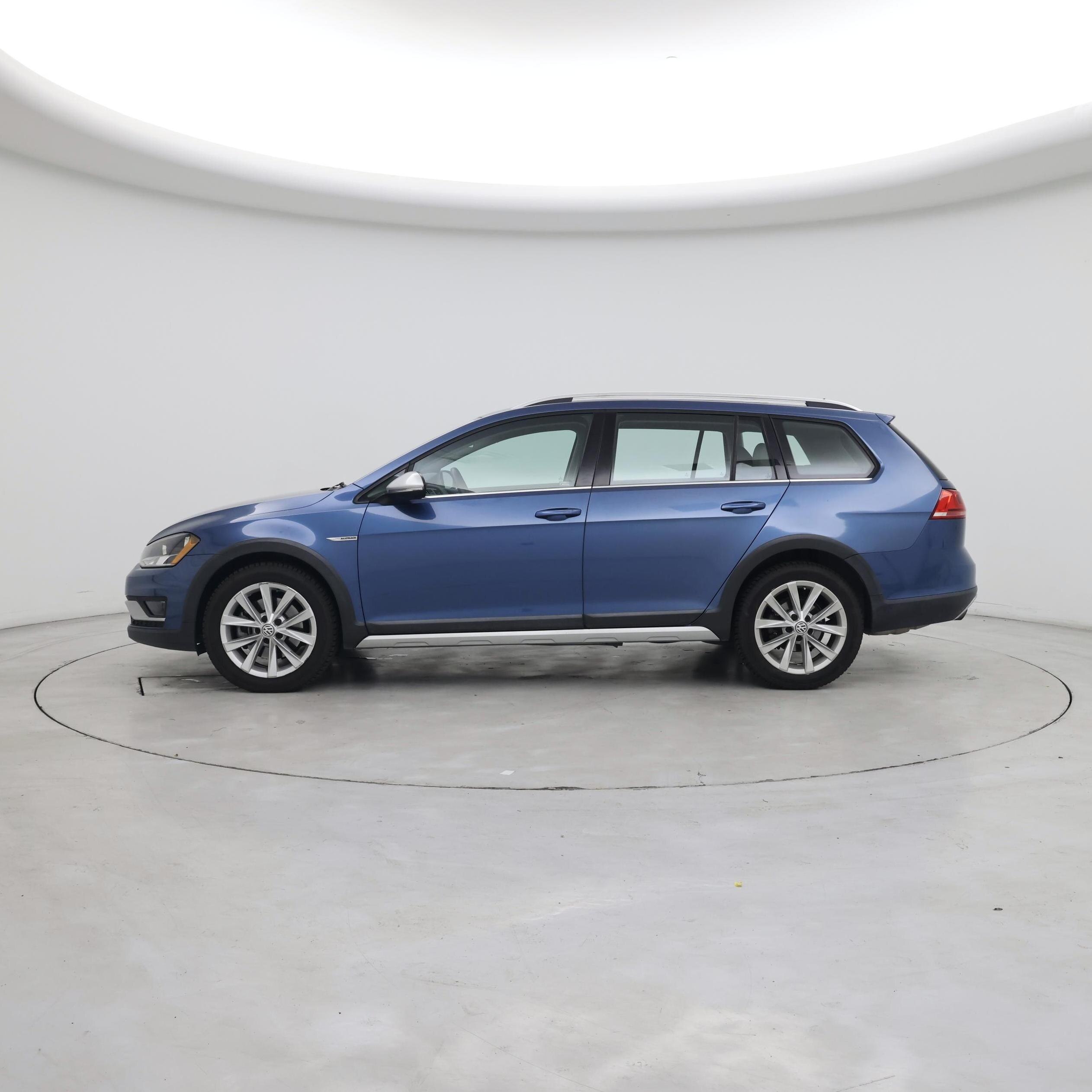 Thumbnail: 2017 Volkswagen Golf - 3