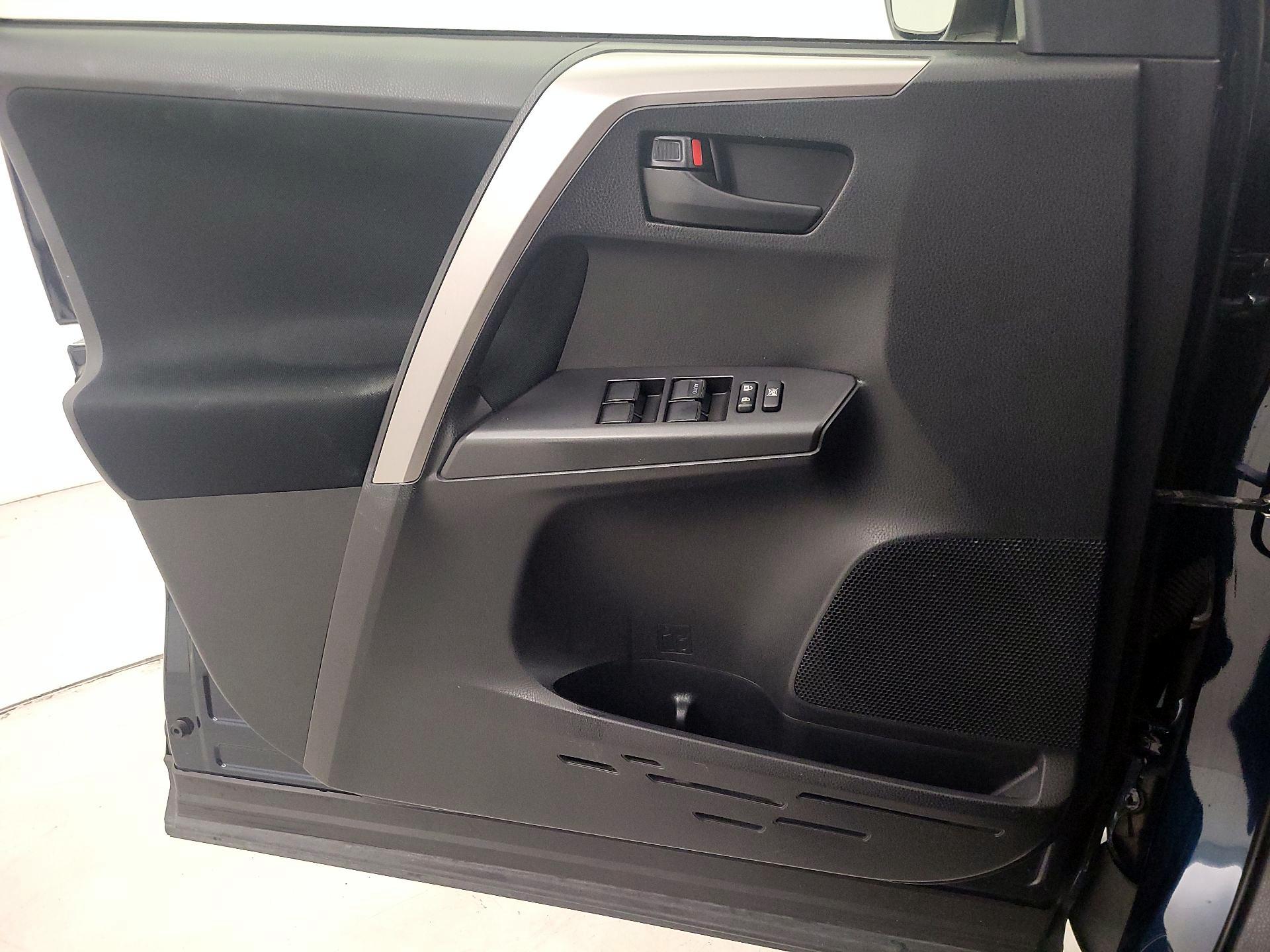 Thumbnail: 2017 Toyota RAV4 - 12