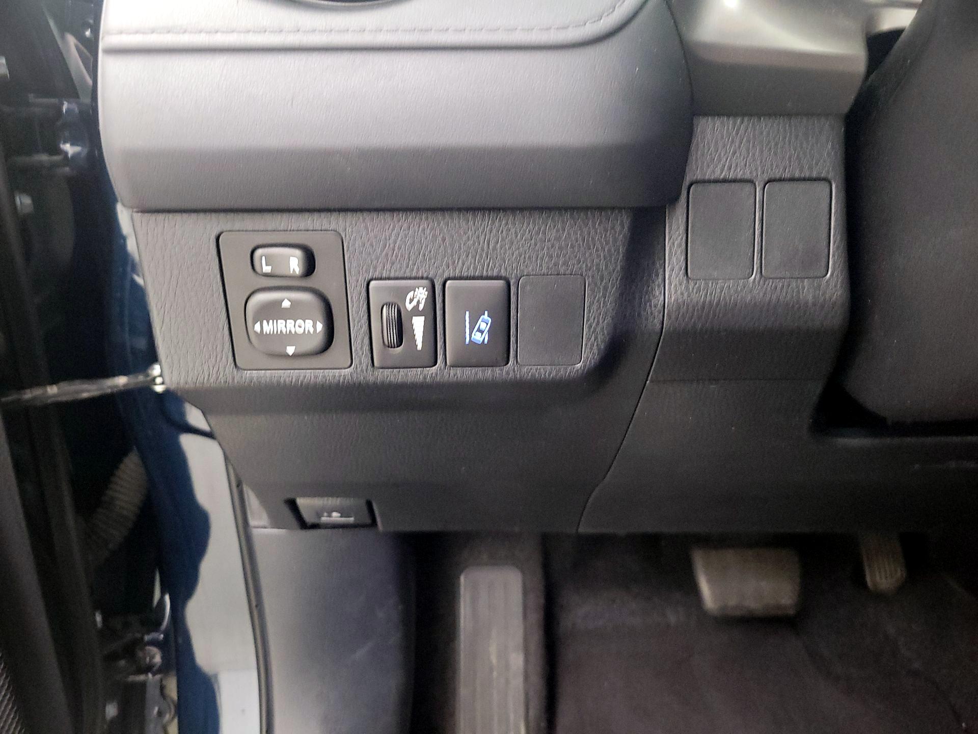 Thumbnail: 2017 Toyota RAV4 - 13