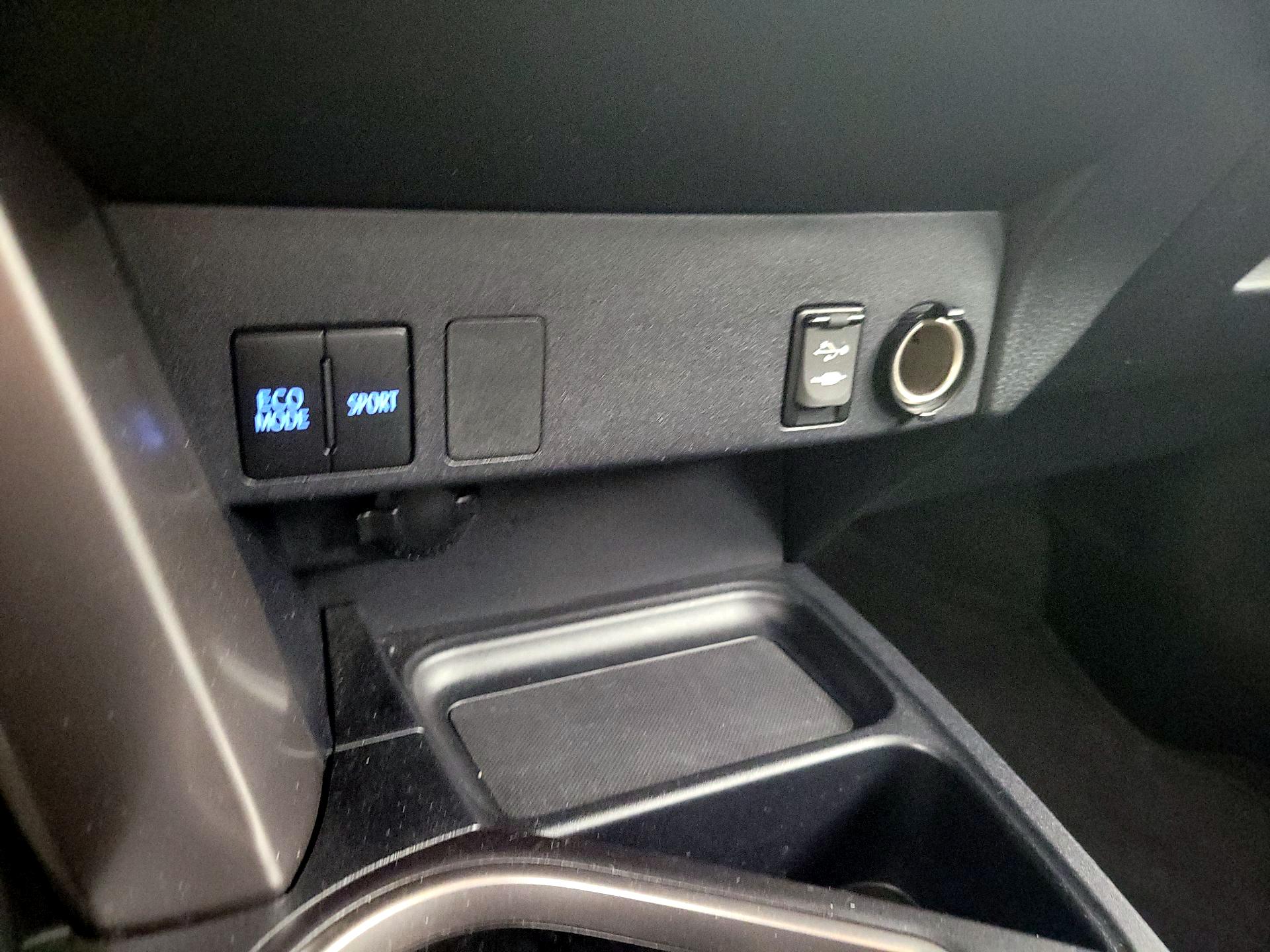 Thumbnail: 2017 Toyota RAV4 - 18