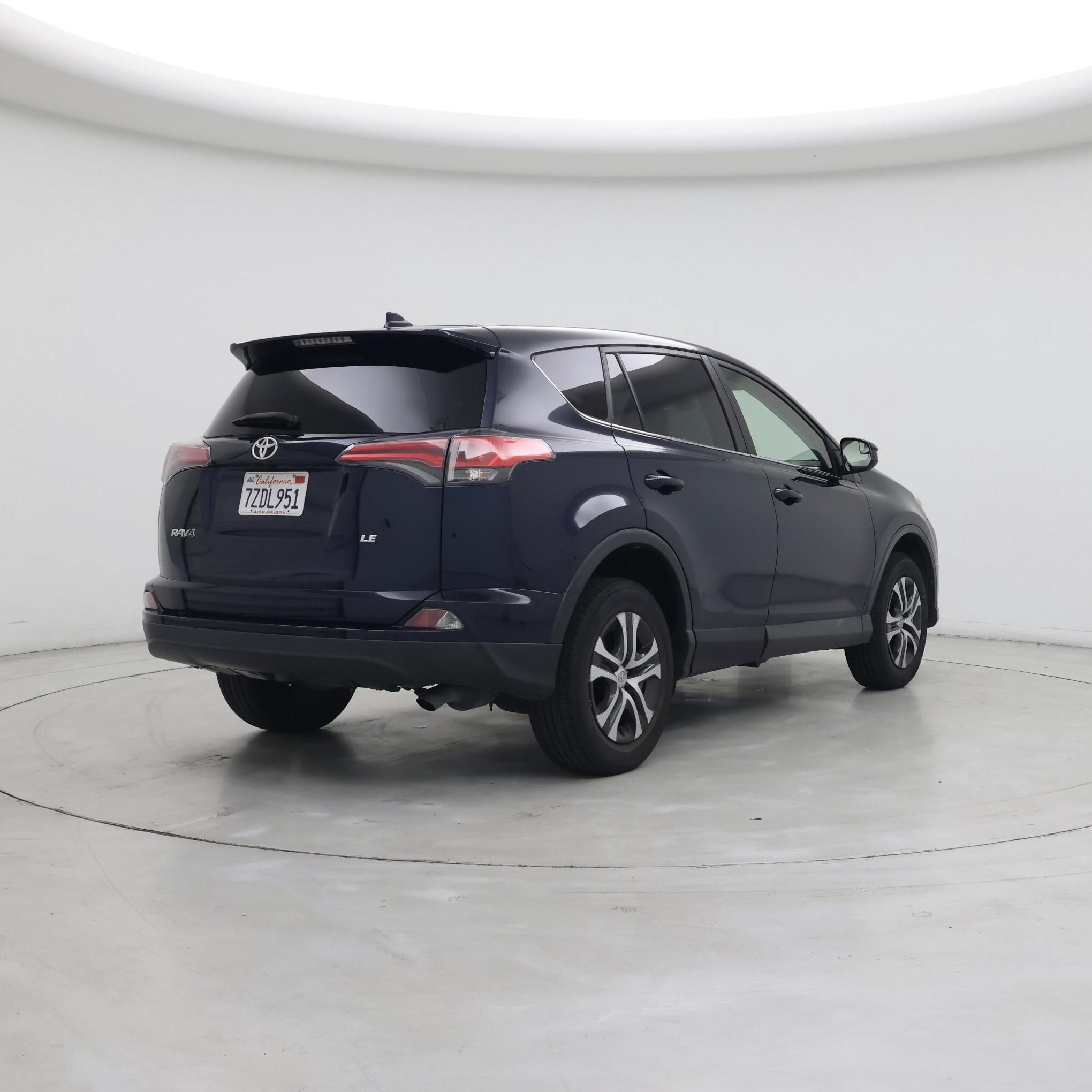 Thumbnail: 2017 Toyota RAV4 - 8
