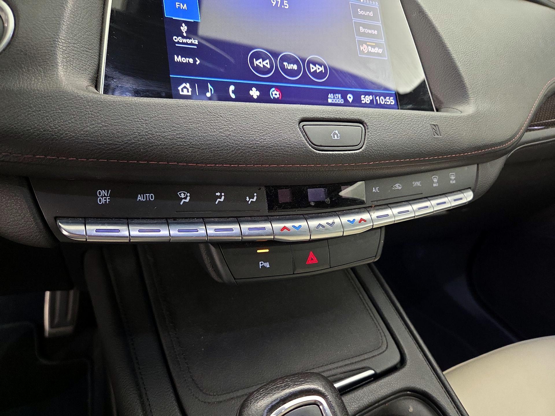 Thumbnail: 2019 Cadillac XT4 - 16