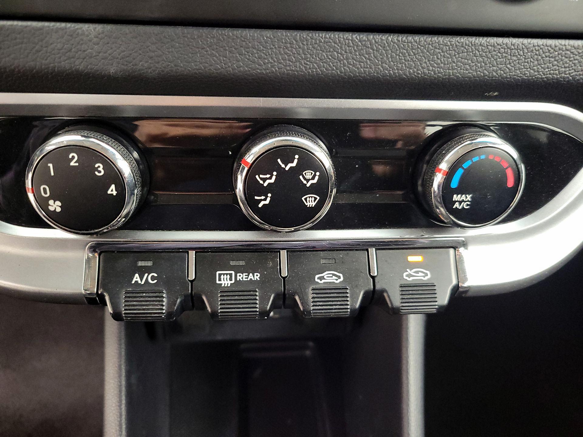 Thumbnail: 2014 Kia Rio5 - 15