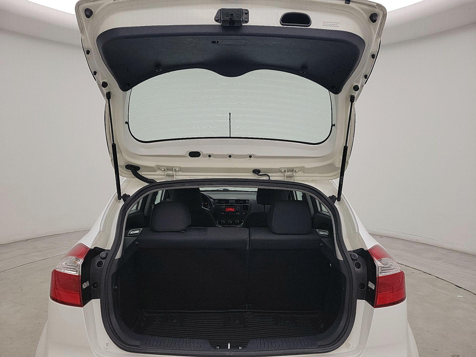 Thumbnail: 2014 Kia Rio5 - 19