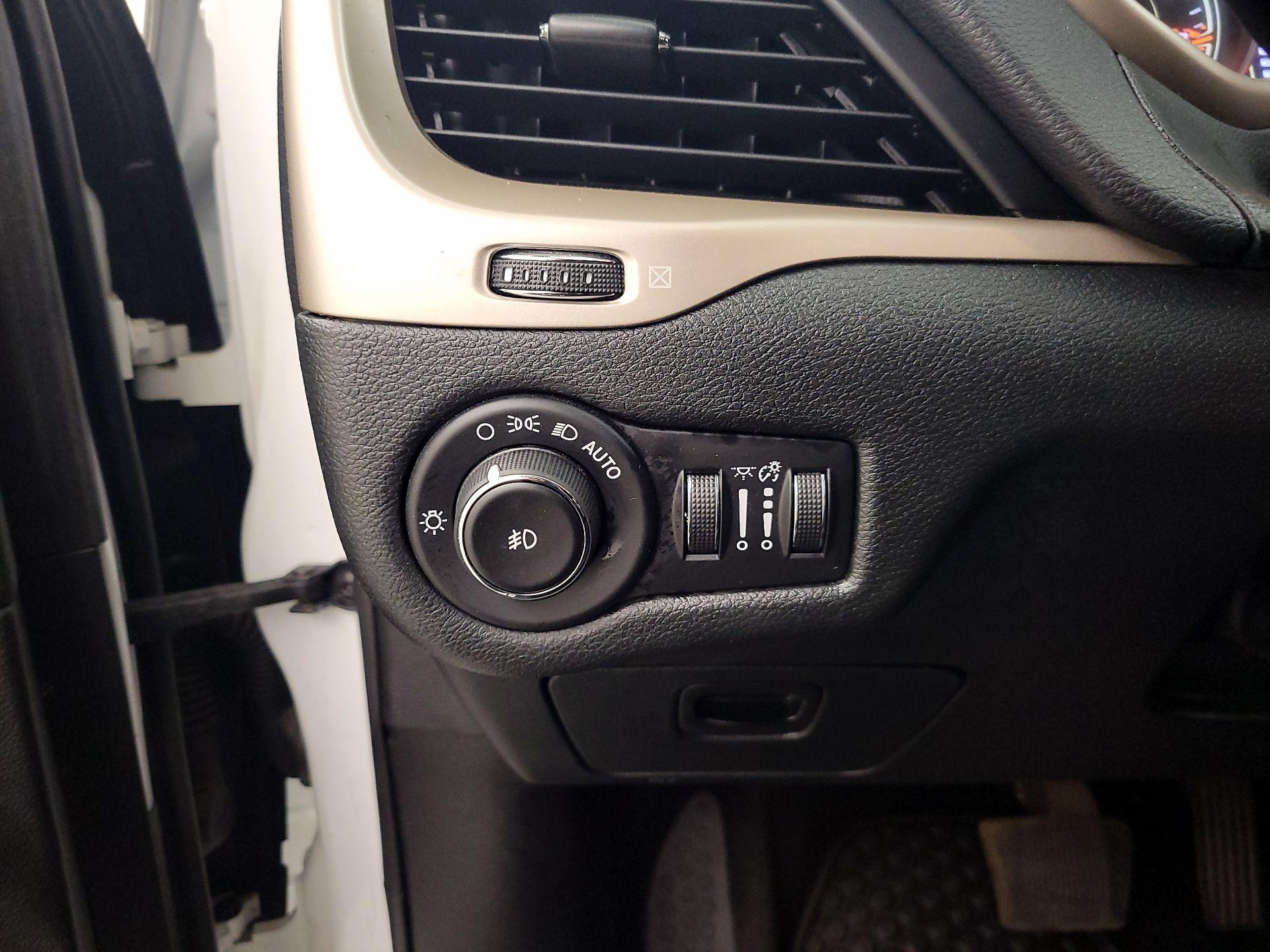 Thumbnail: 2015 Jeep Cherokee - 13