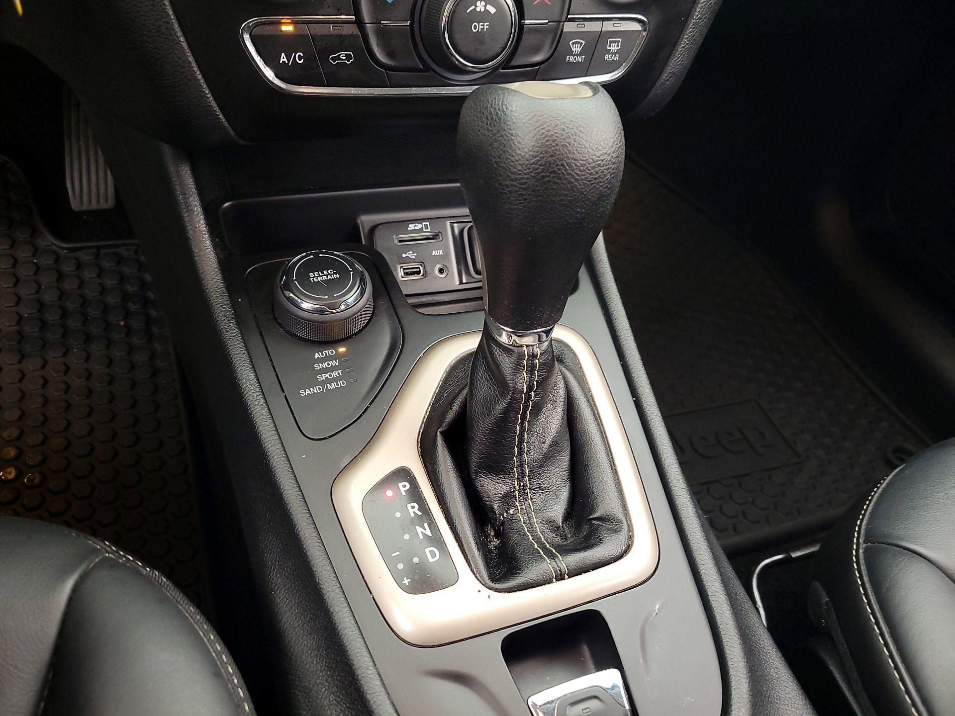 Thumbnail: 2015 Jeep Cherokee - 17