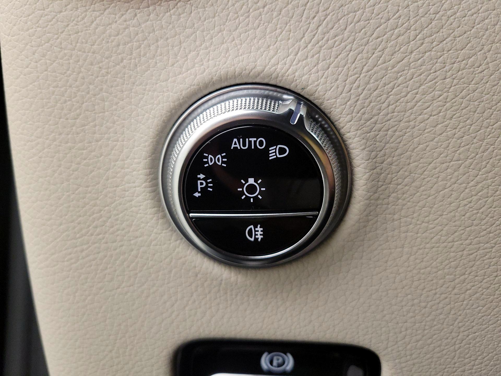 Thumbnail: 2024 Mercedes-Benz GLC - 13