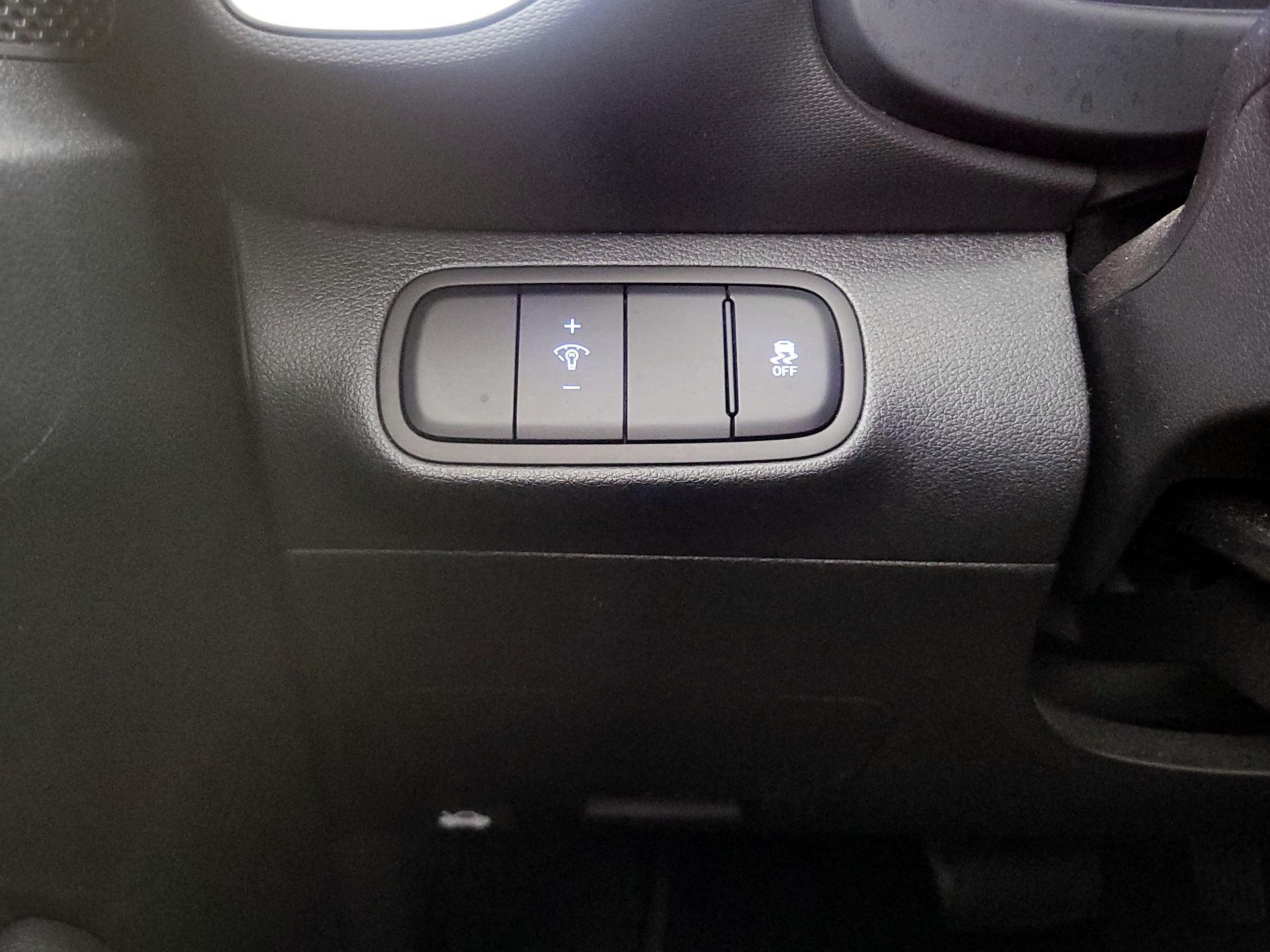 Thumbnail: 2023 Hyundai Venue - 13