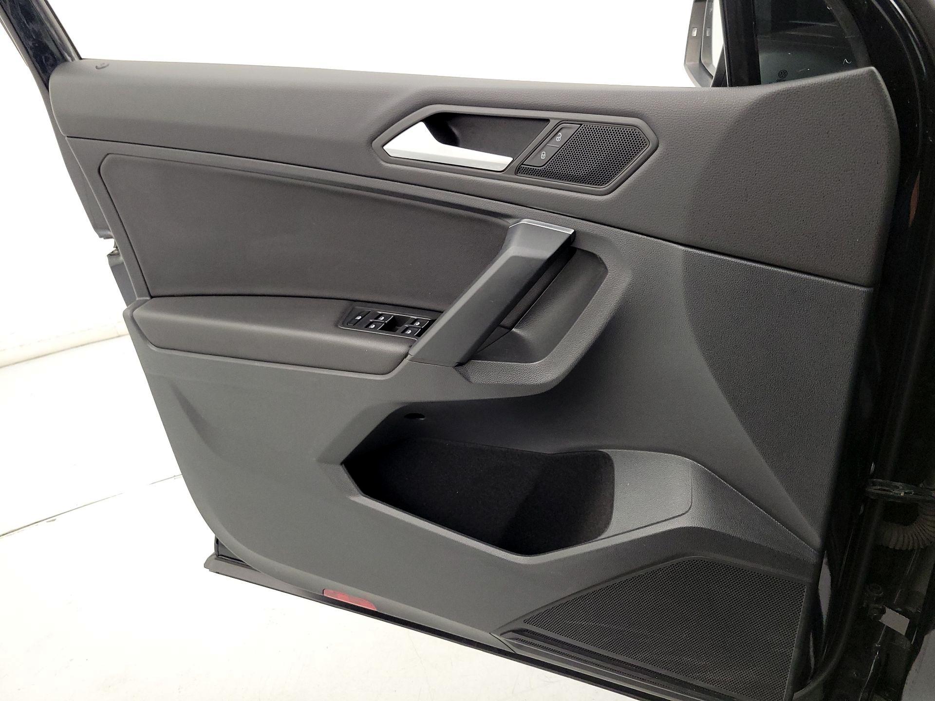 Thumbnail: 2019 Volkswagen Tiguan - 12