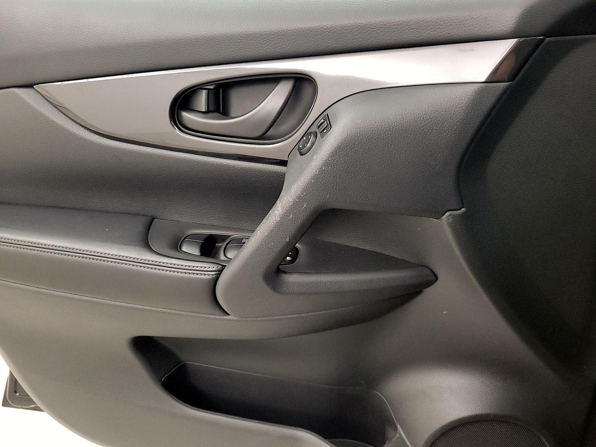 Thumbnail: 2019 Nissan Rogue - 12