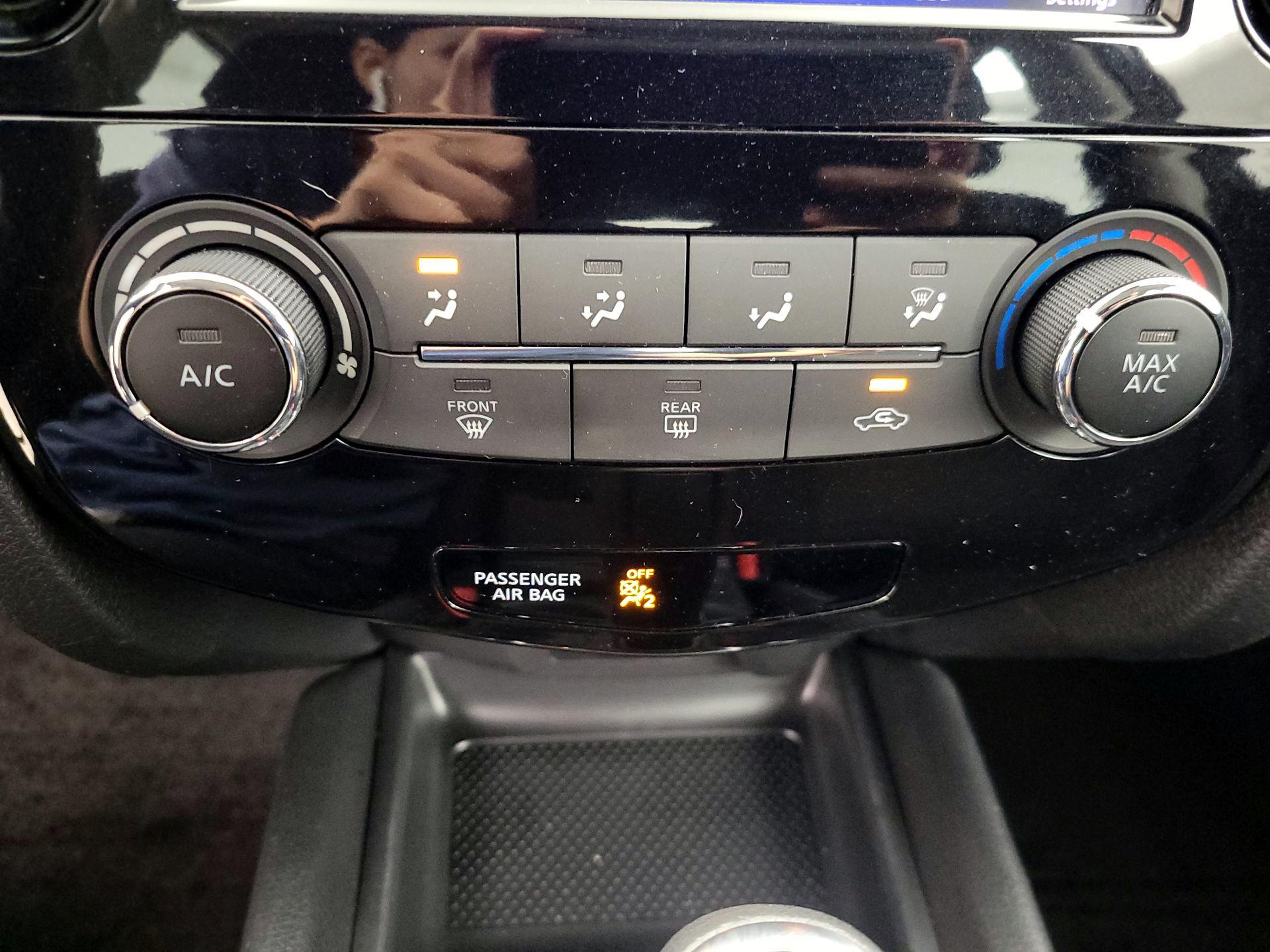 Thumbnail: 2019 Nissan Rogue - 16