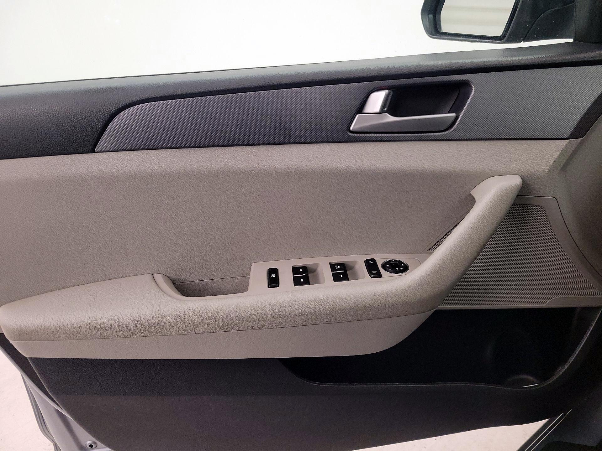 Thumbnail: 2017 Hyundai Sonata - 12