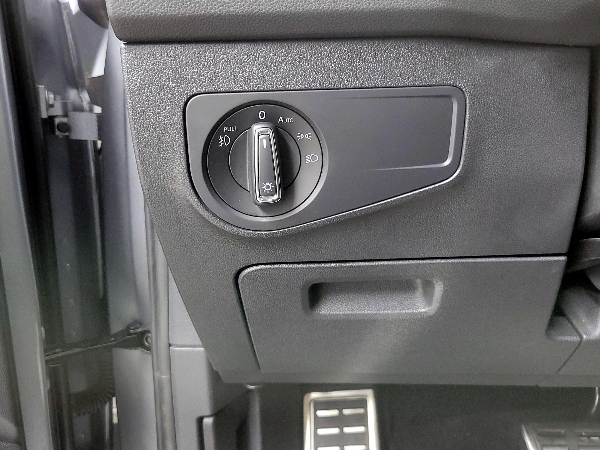 Thumbnail: 2021 Volkswagen Tiguan - 13