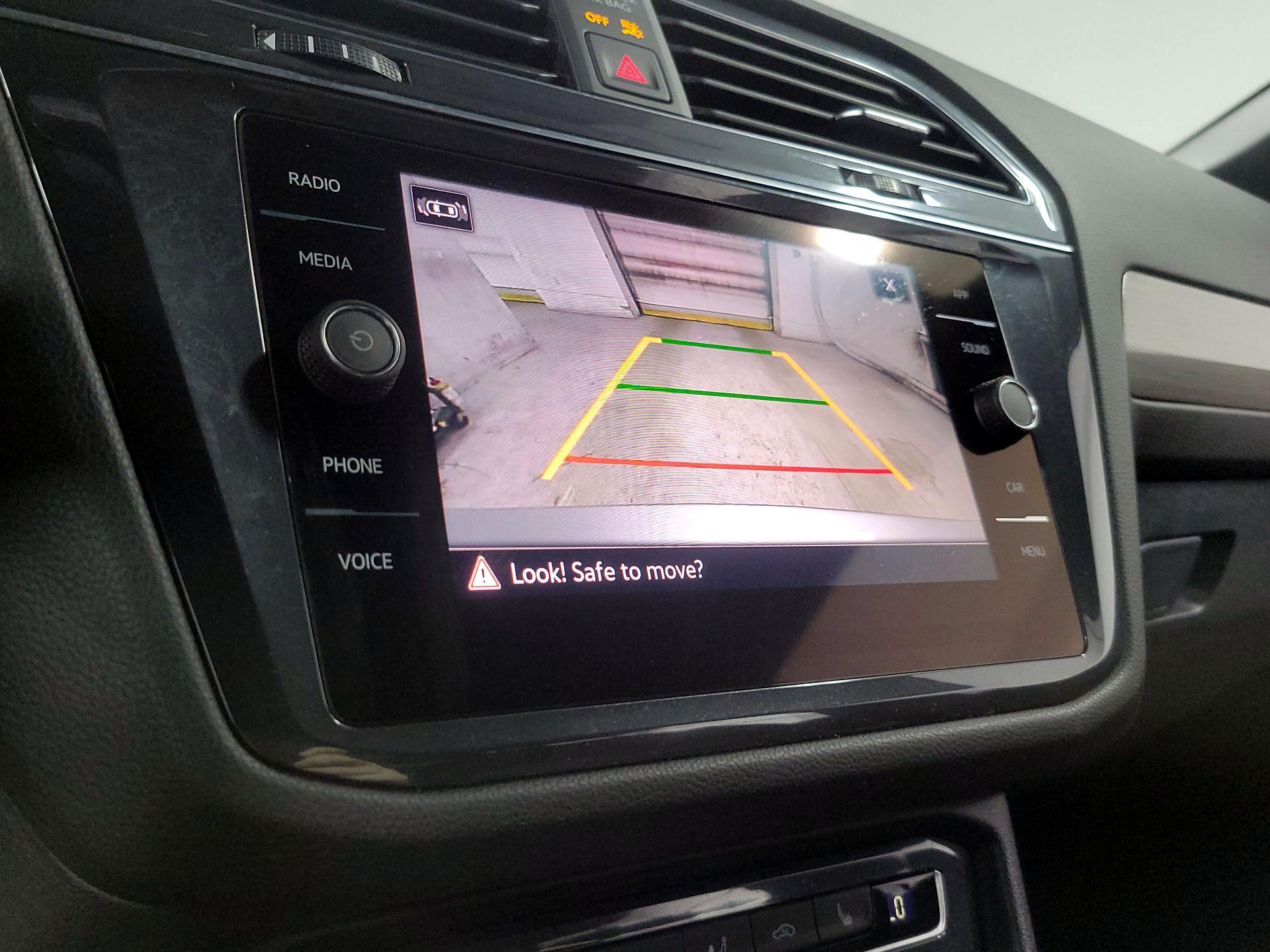 Thumbnail: 2021 Volkswagen Tiguan - 14