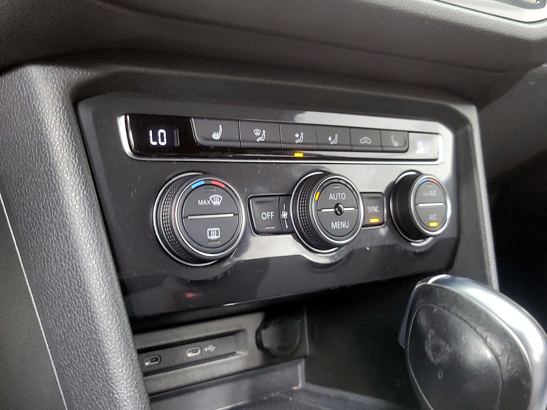 Thumbnail: 2021 Volkswagen Tiguan - 16