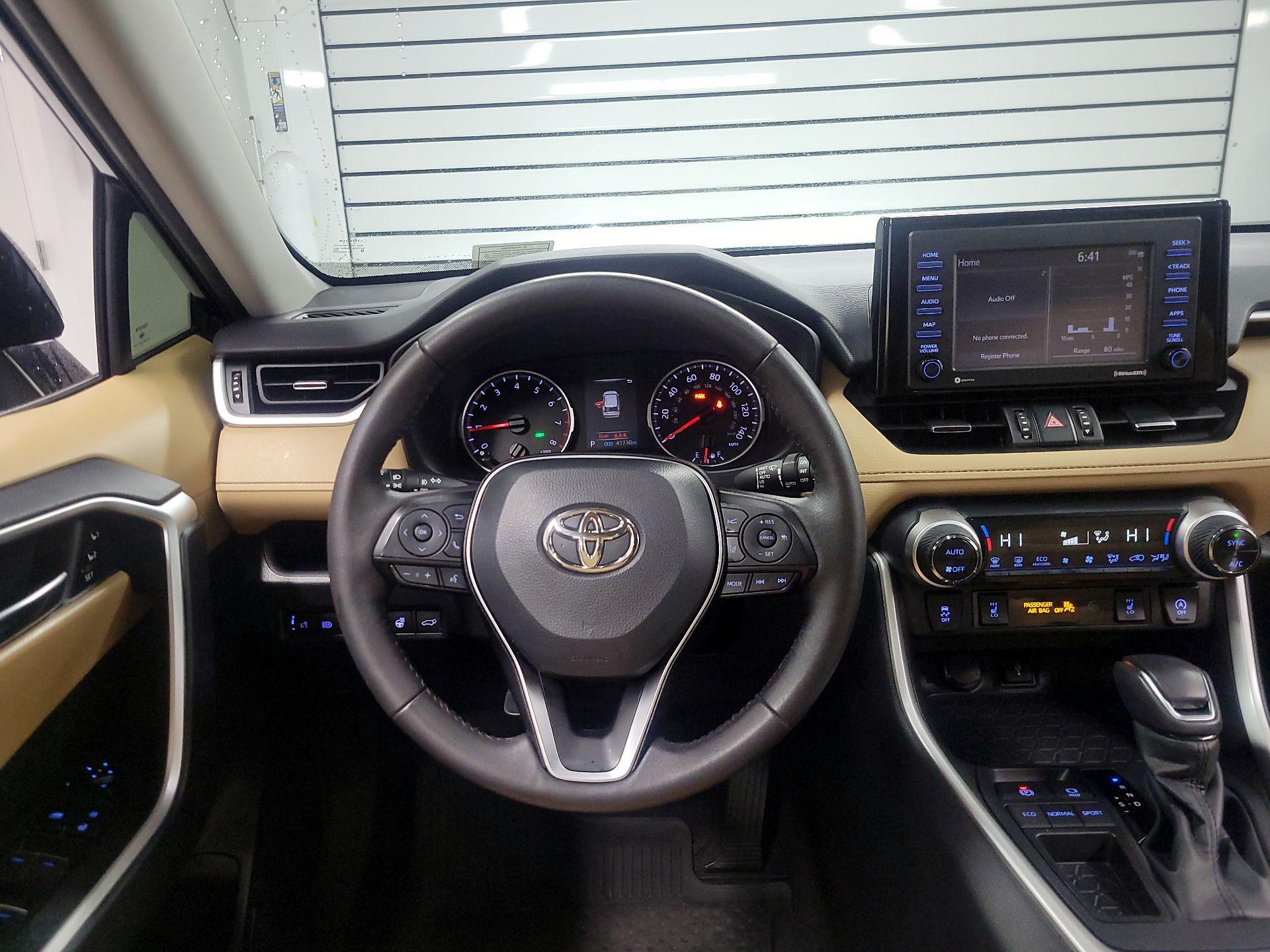 Thumbnail: 2022 Toyota RAV4 - 10