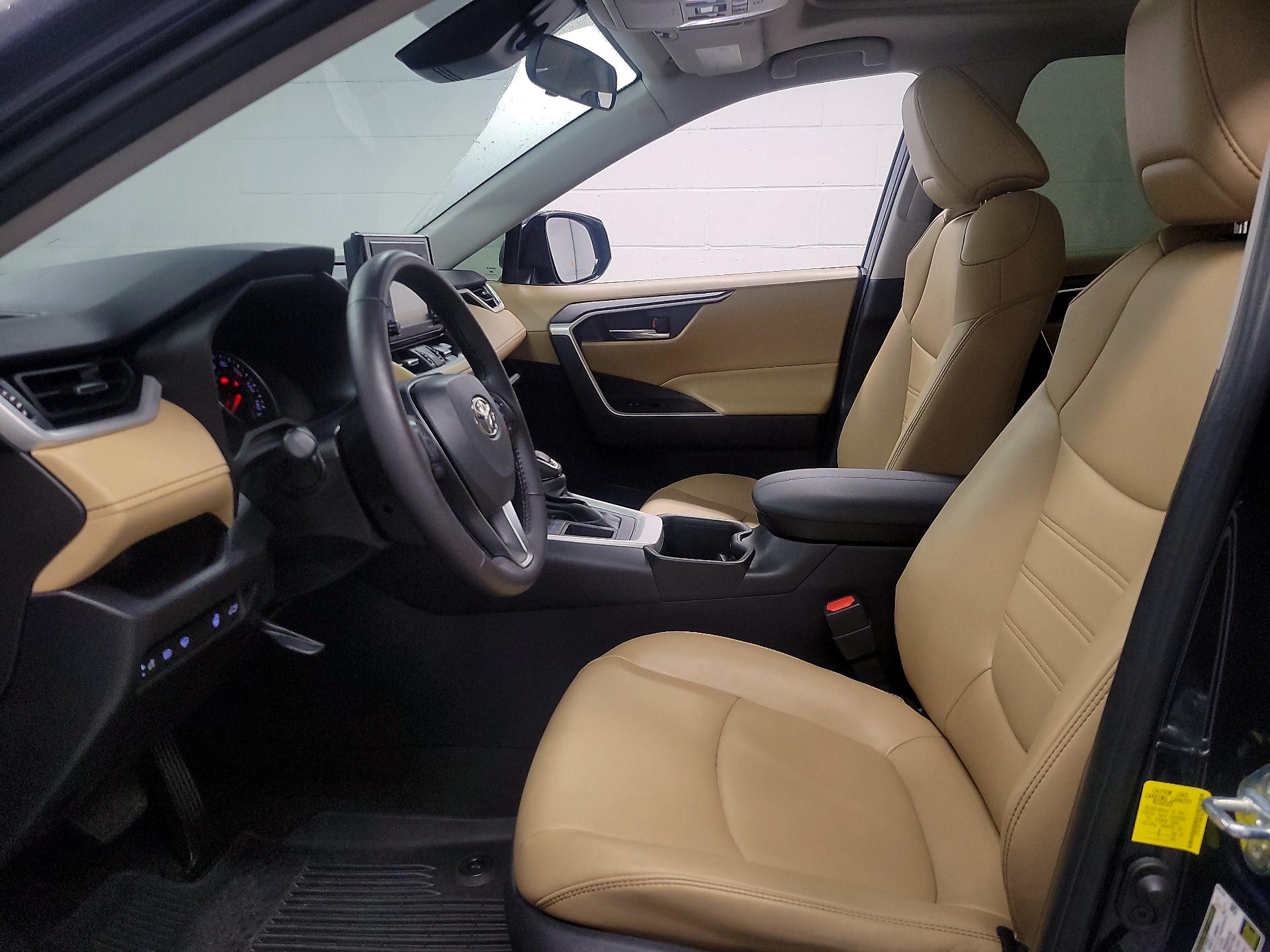 Thumbnail: 2022 Toyota RAV4 - 11