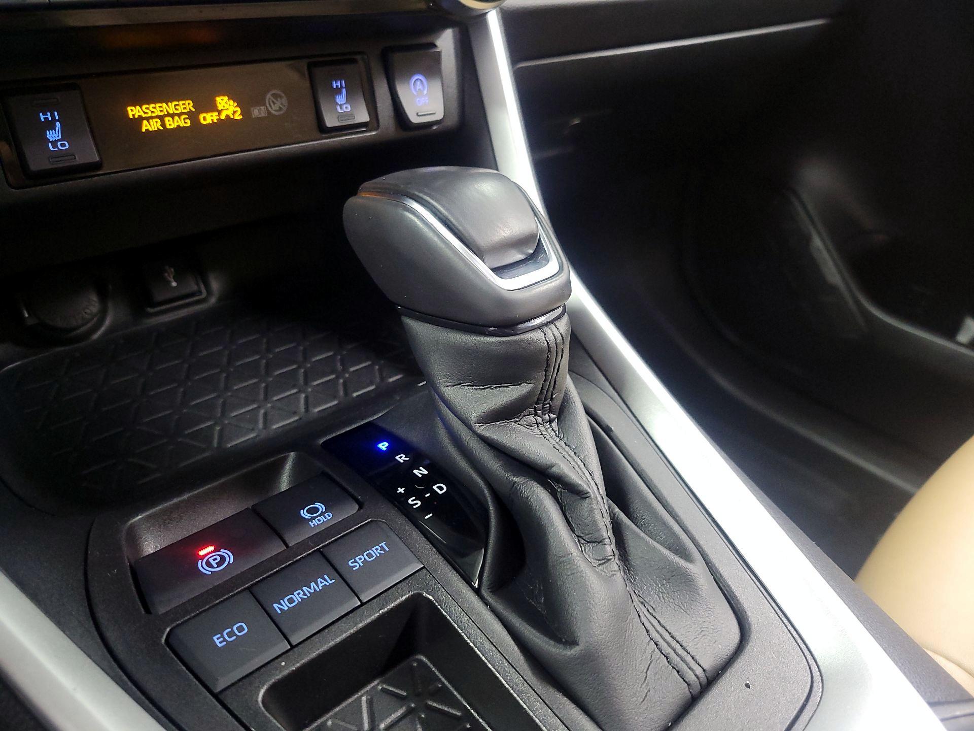 Thumbnail: 2022 Toyota RAV4 - 16