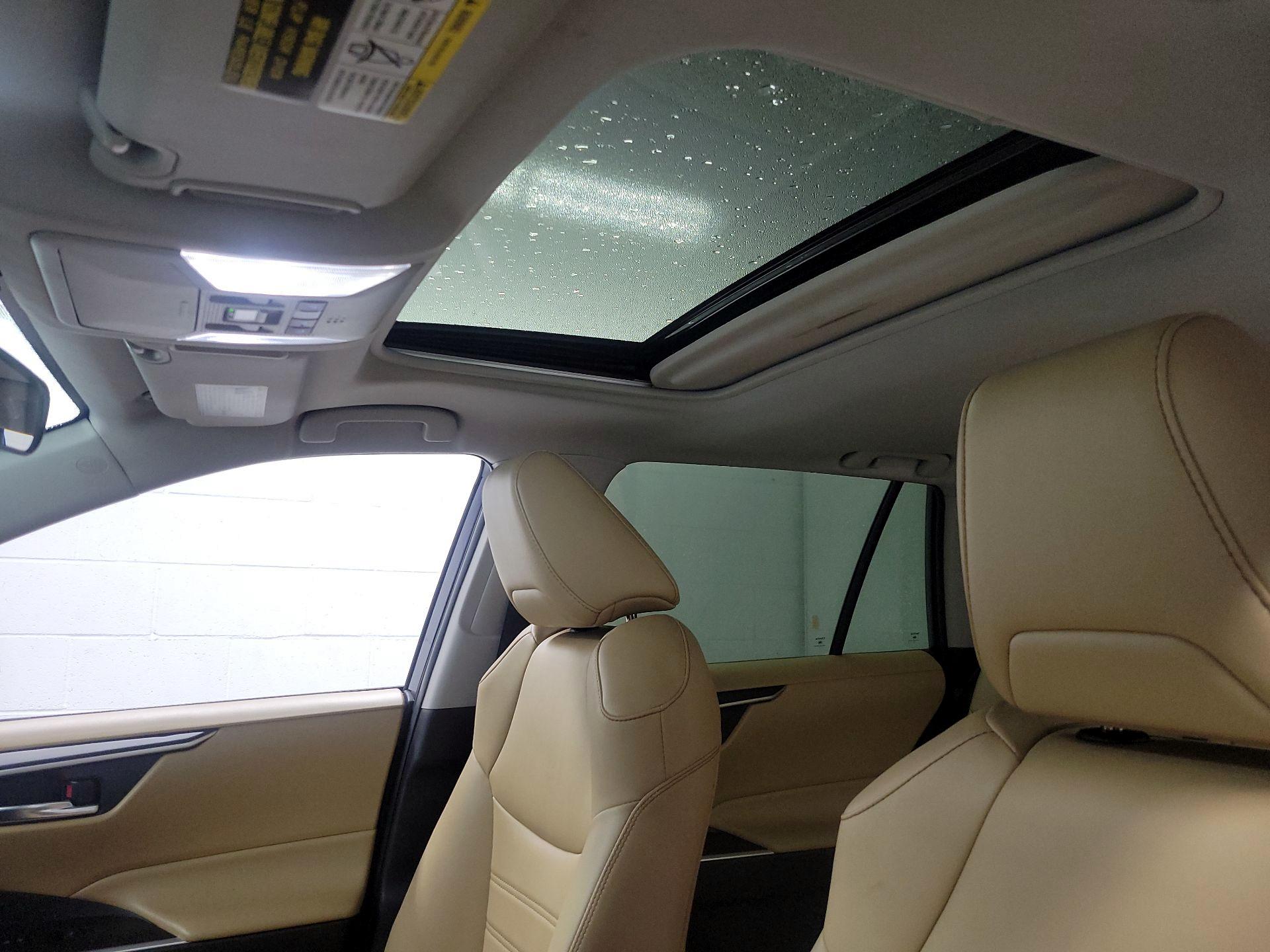 Thumbnail: 2022 Toyota RAV4 - 17