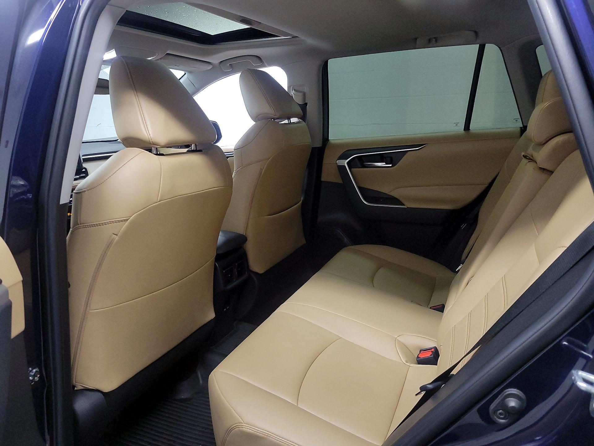 Thumbnail: 2022 Toyota RAV4 - 18