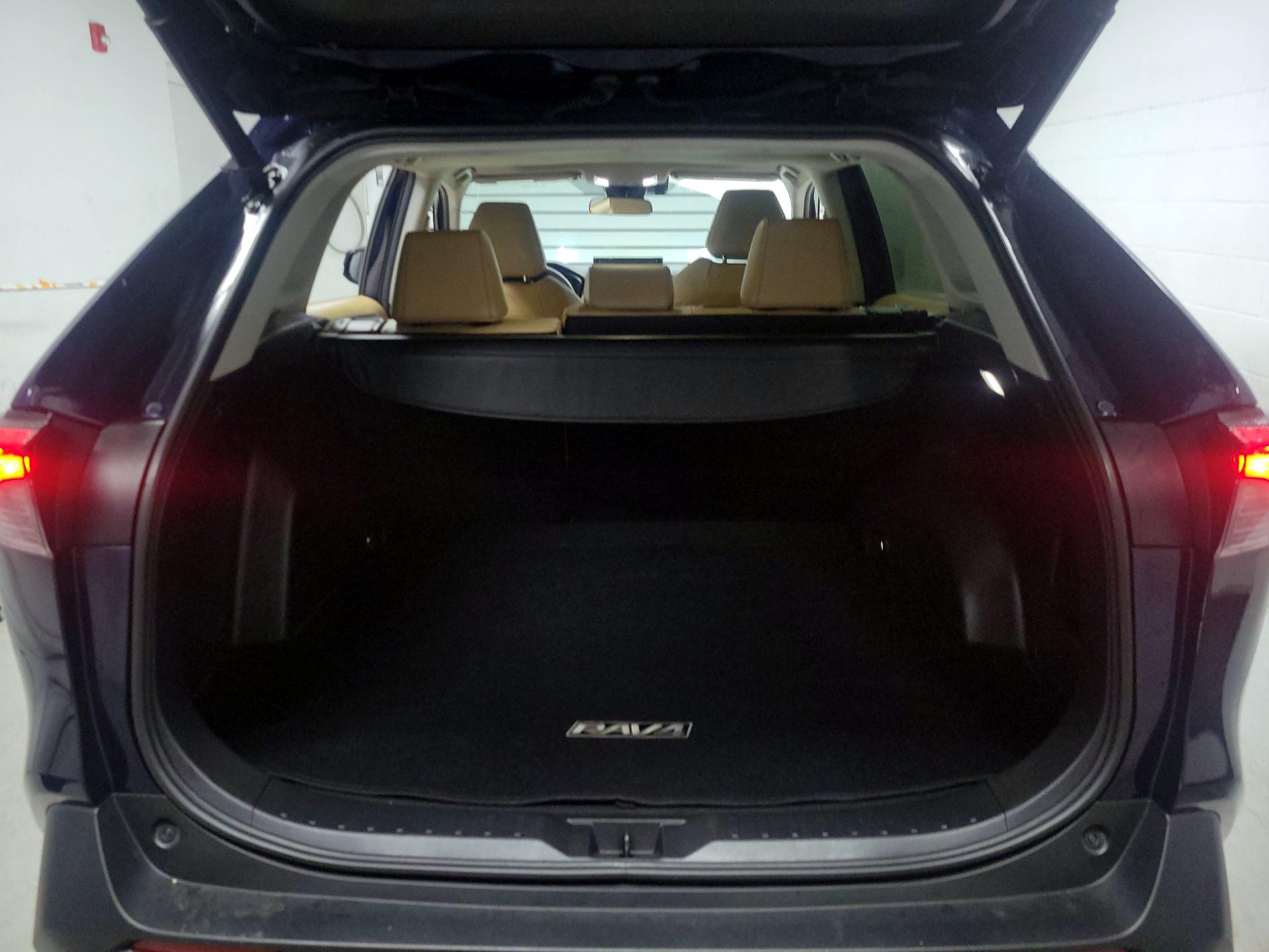 Thumbnail: 2022 Toyota RAV4 - 19