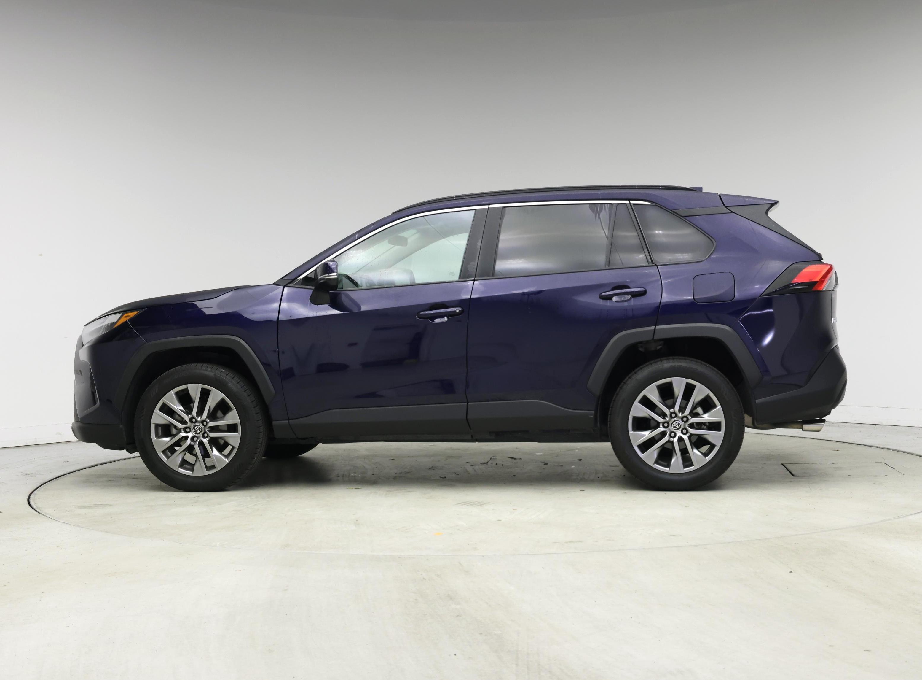 Thumbnail: 2022 Toyota RAV4 - 3