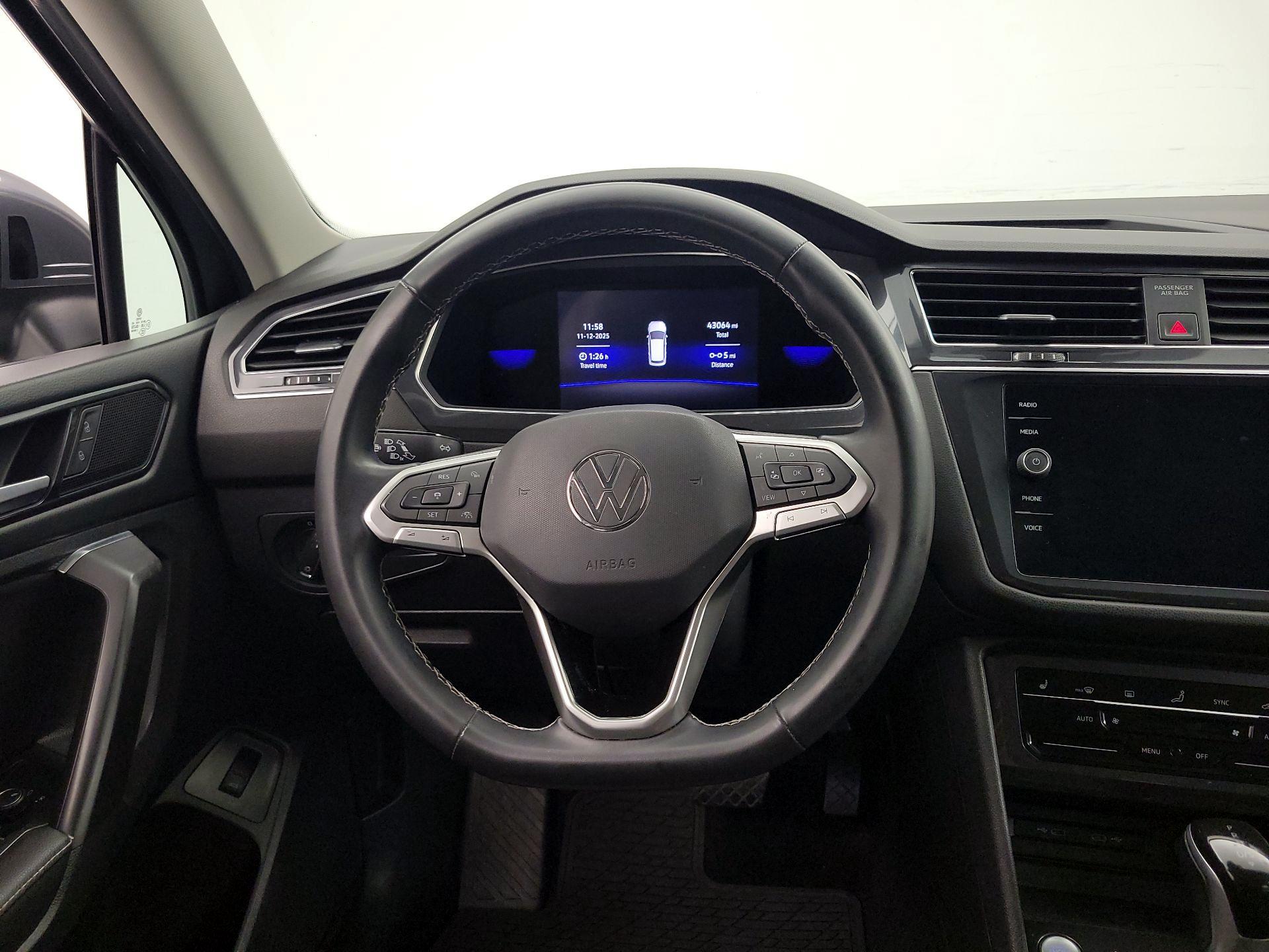 Thumbnail: 2022 Volkswagen Tiguan - 10