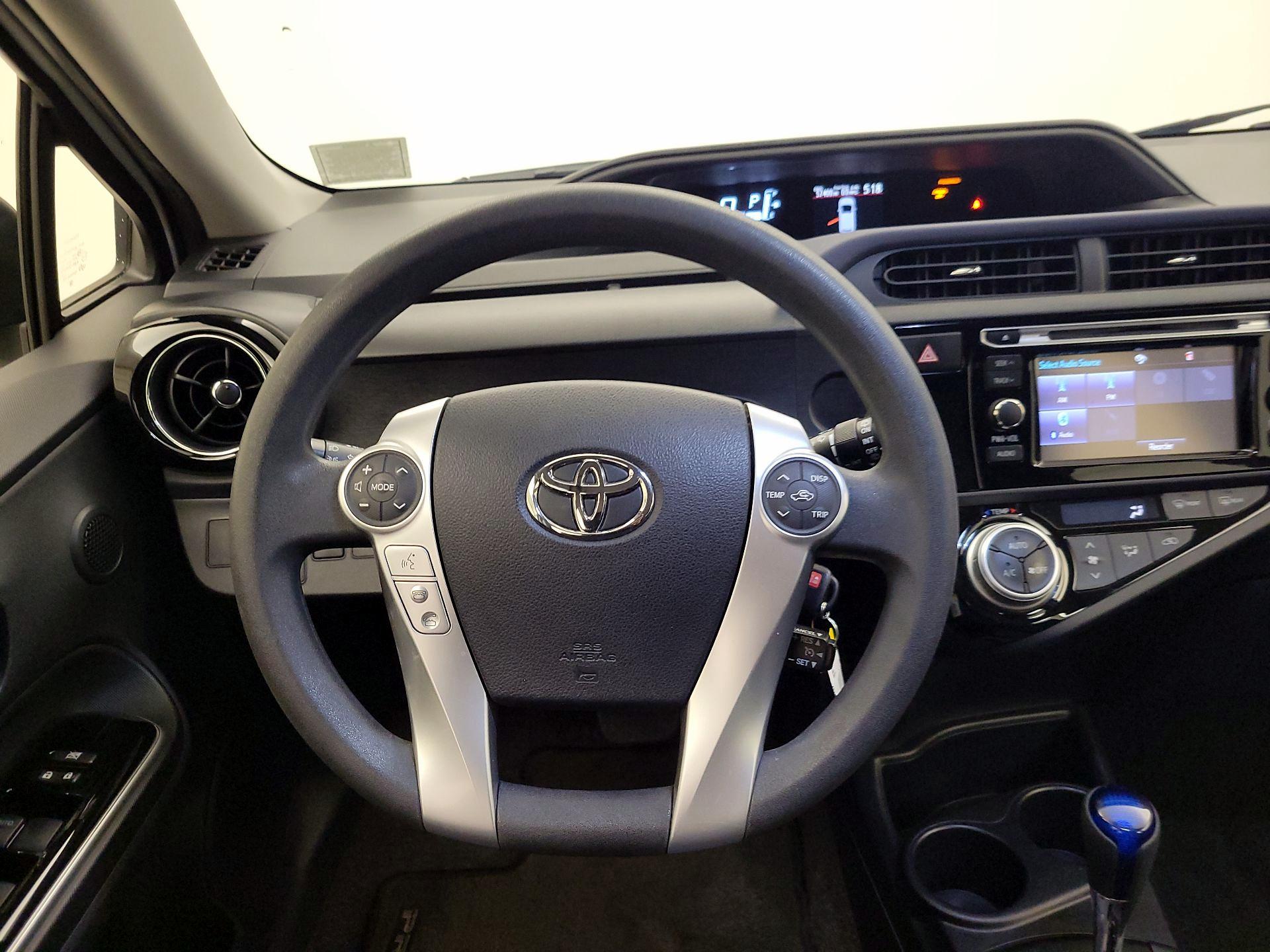 Thumbnail: 2015 Toyota Prius c - 10