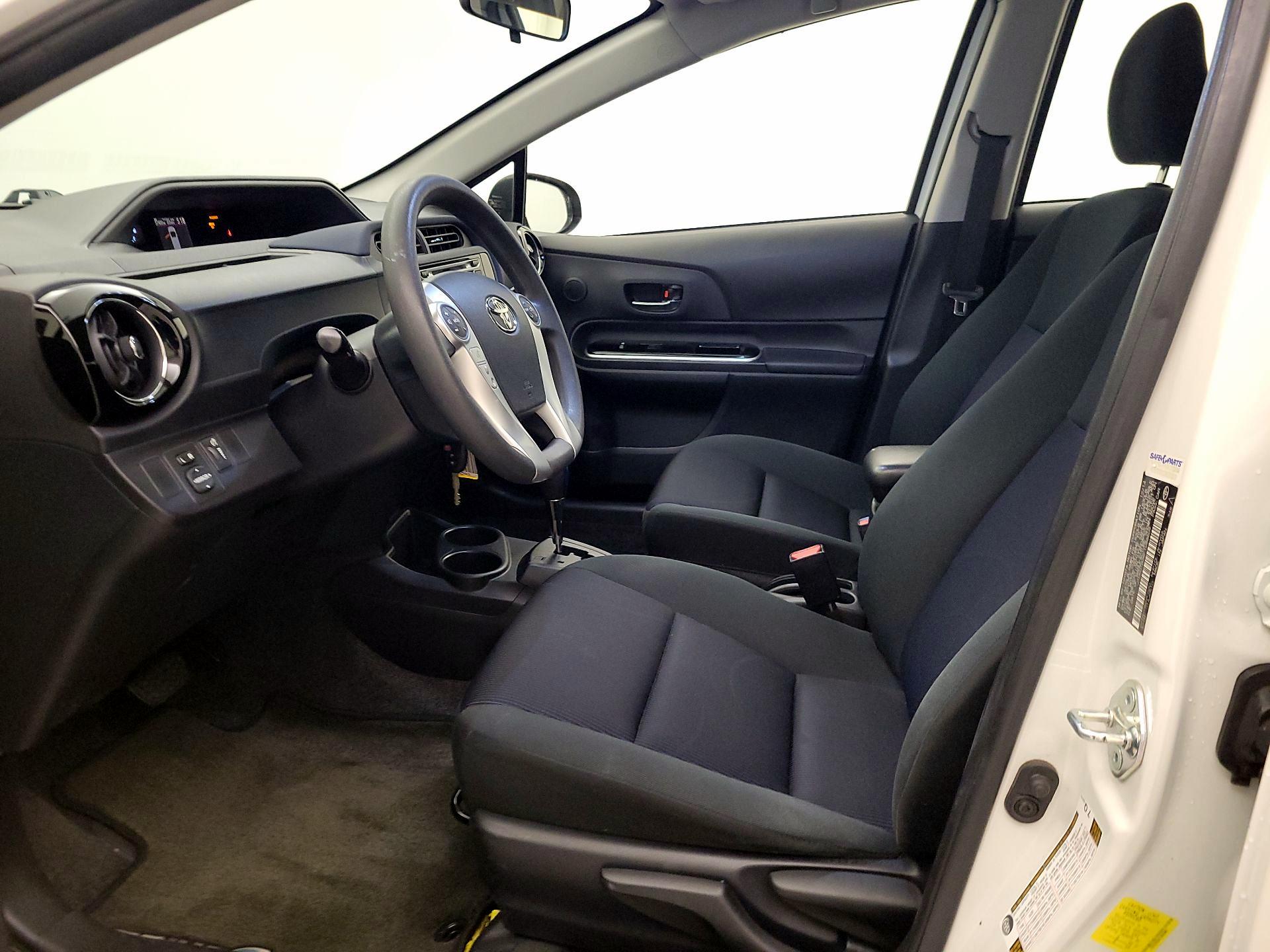 Thumbnail: 2015 Toyota Prius c - 11