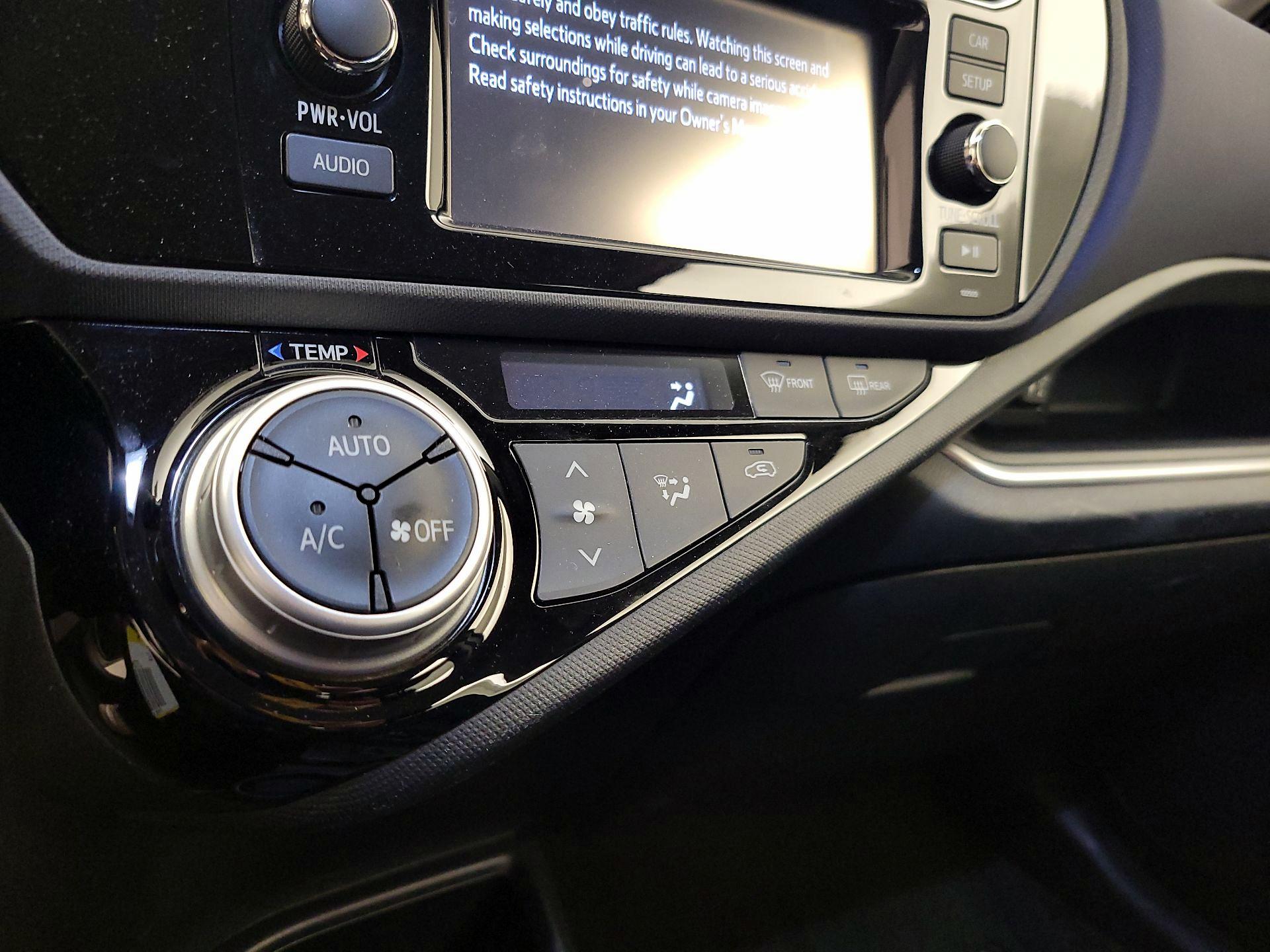 Thumbnail: 2015 Toyota Prius c - 16