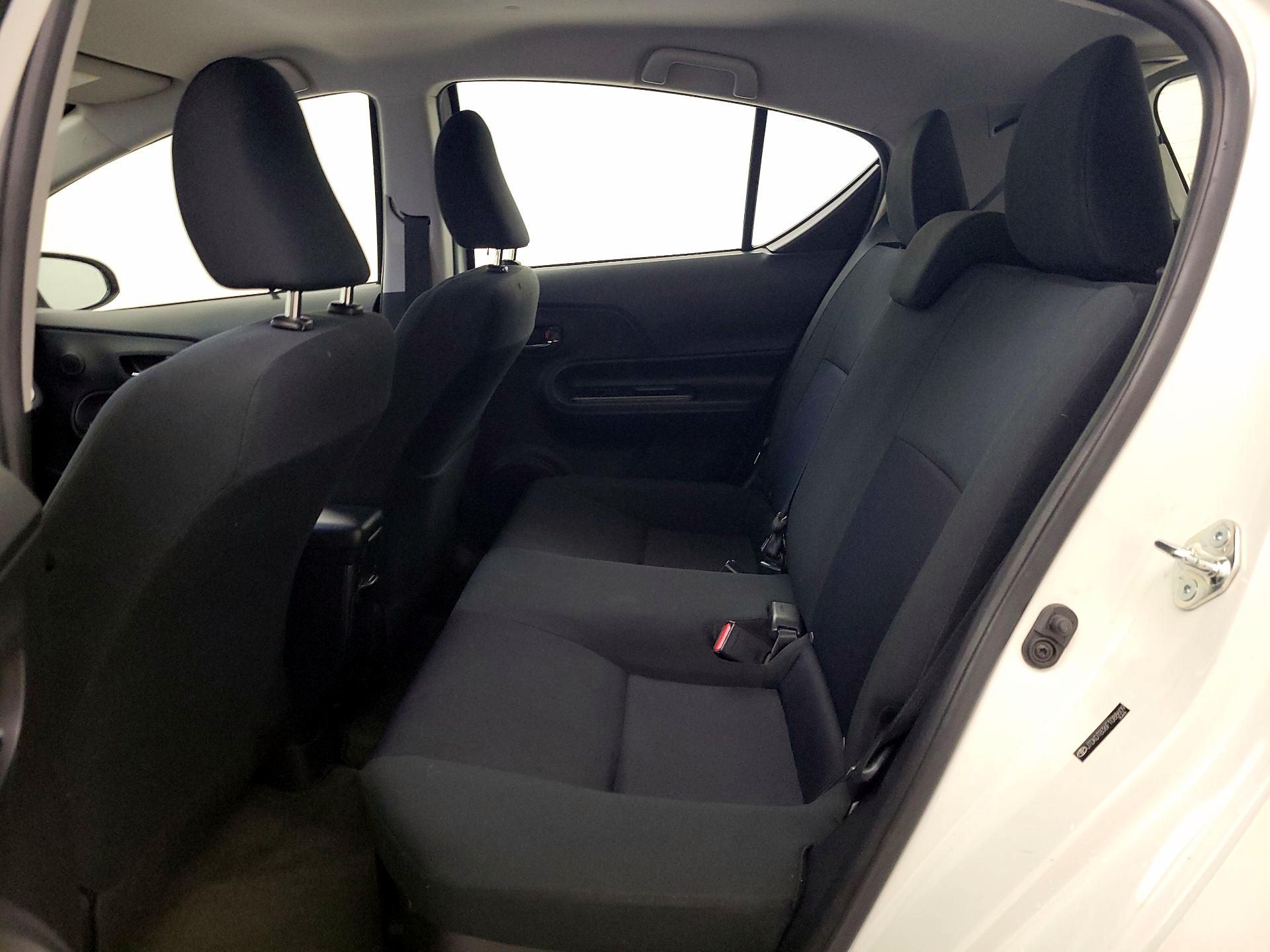 Thumbnail: 2015 Toyota Prius c - 19