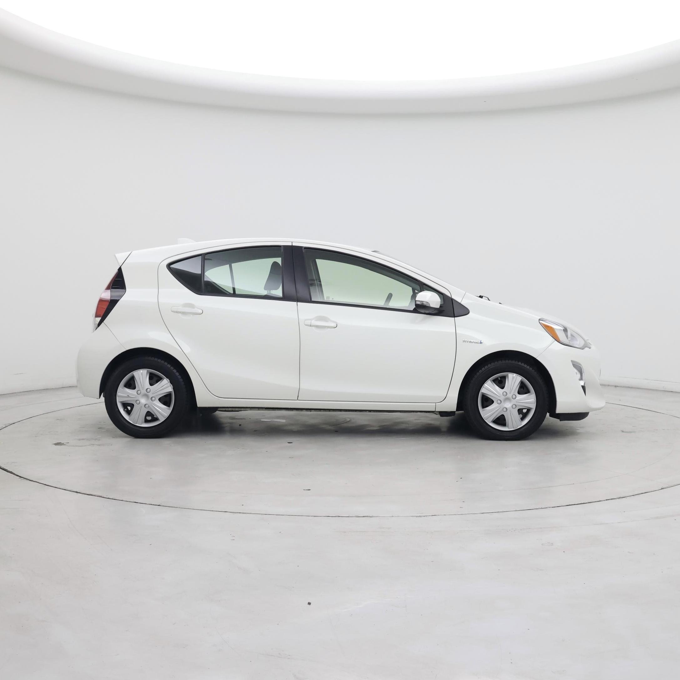 Thumbnail: 2015 Toyota Prius c - 7