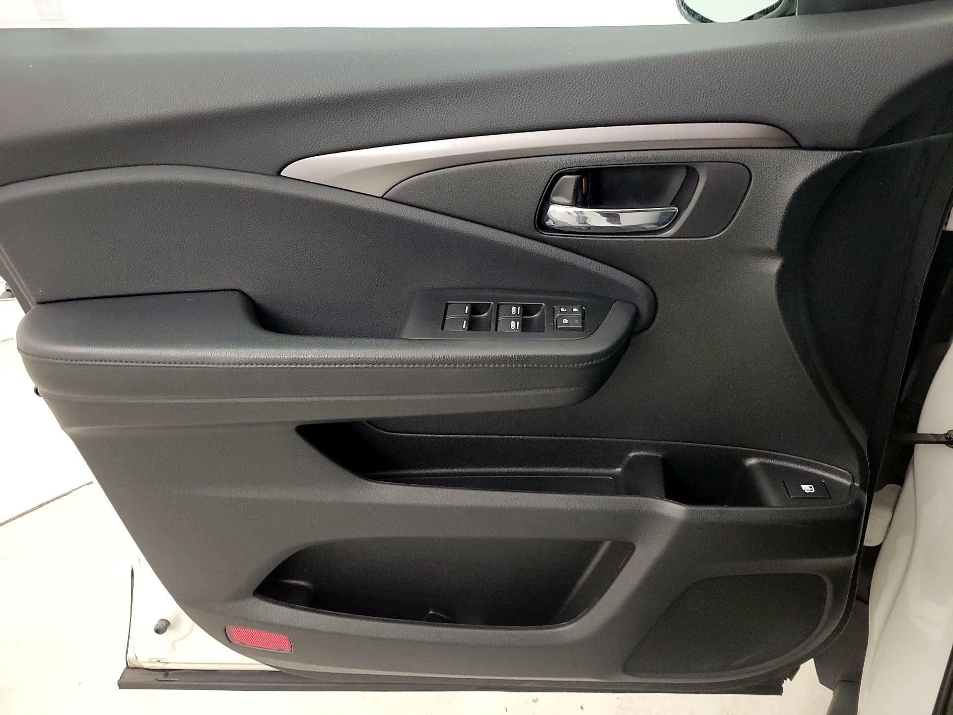 Thumbnail: 2019 Honda Pilot - 12